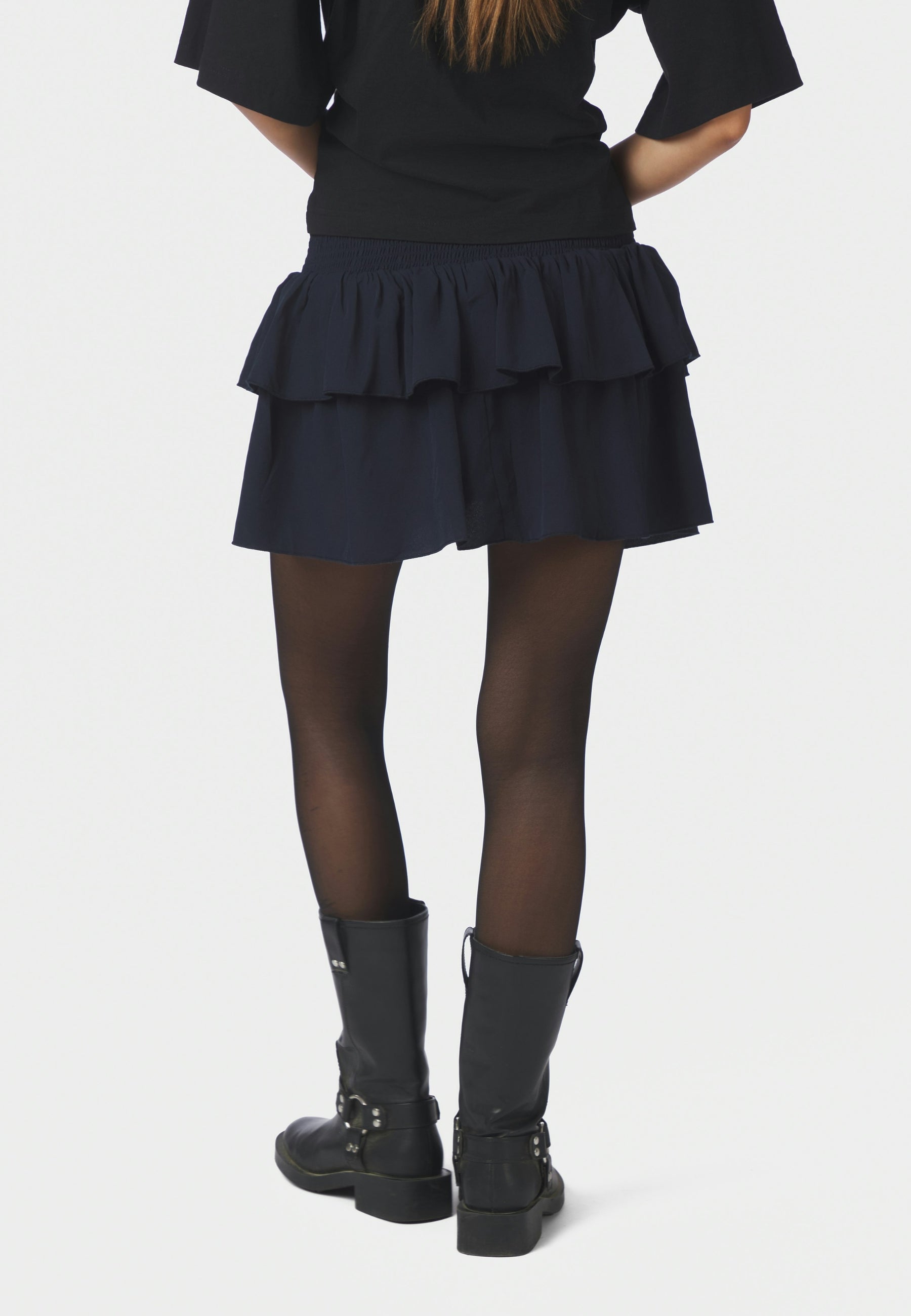158315 Carin R Skirt_Navy_Model_3
