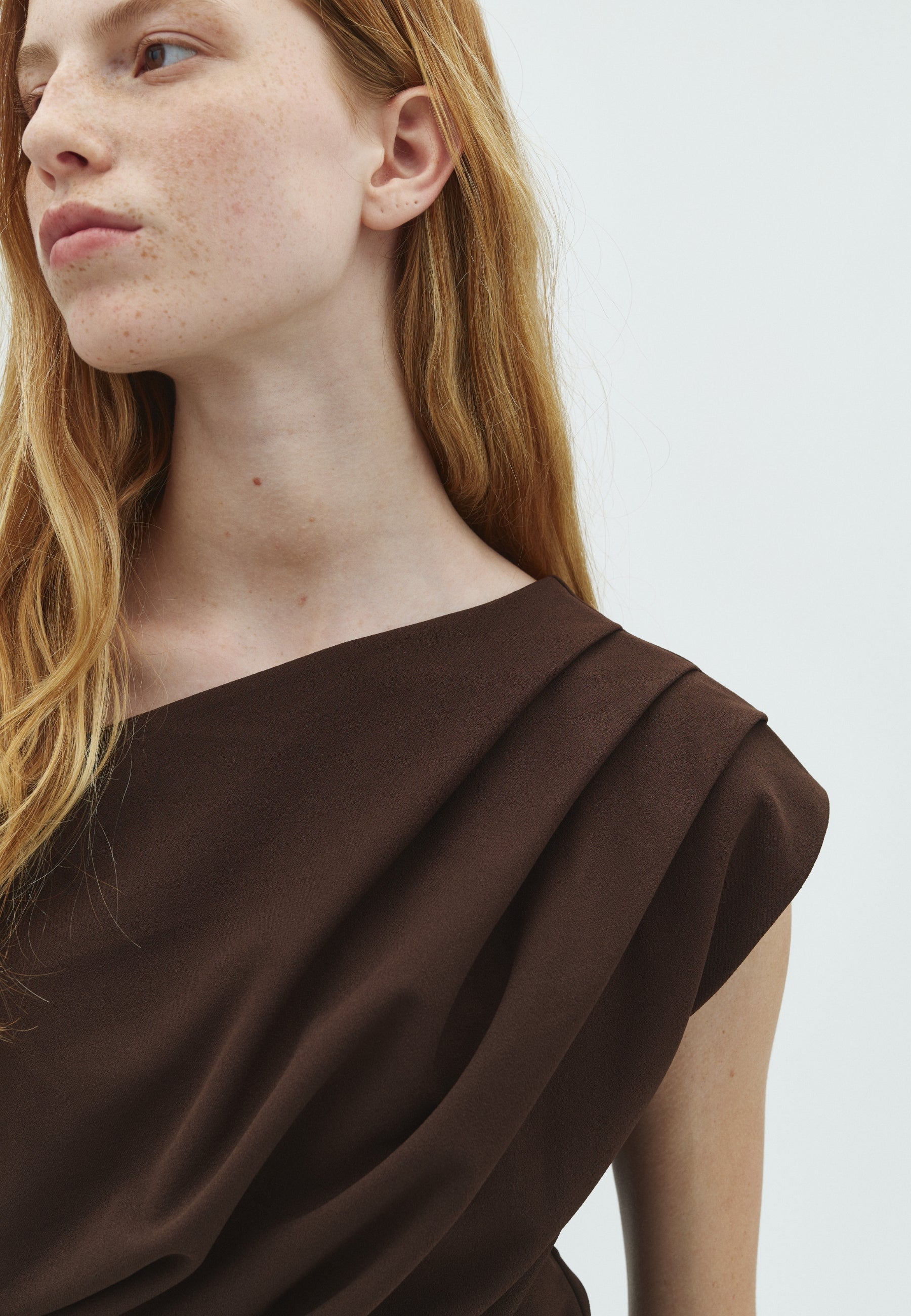 169565 Dabelle Drapy Top_Dark Brown_Model_1
