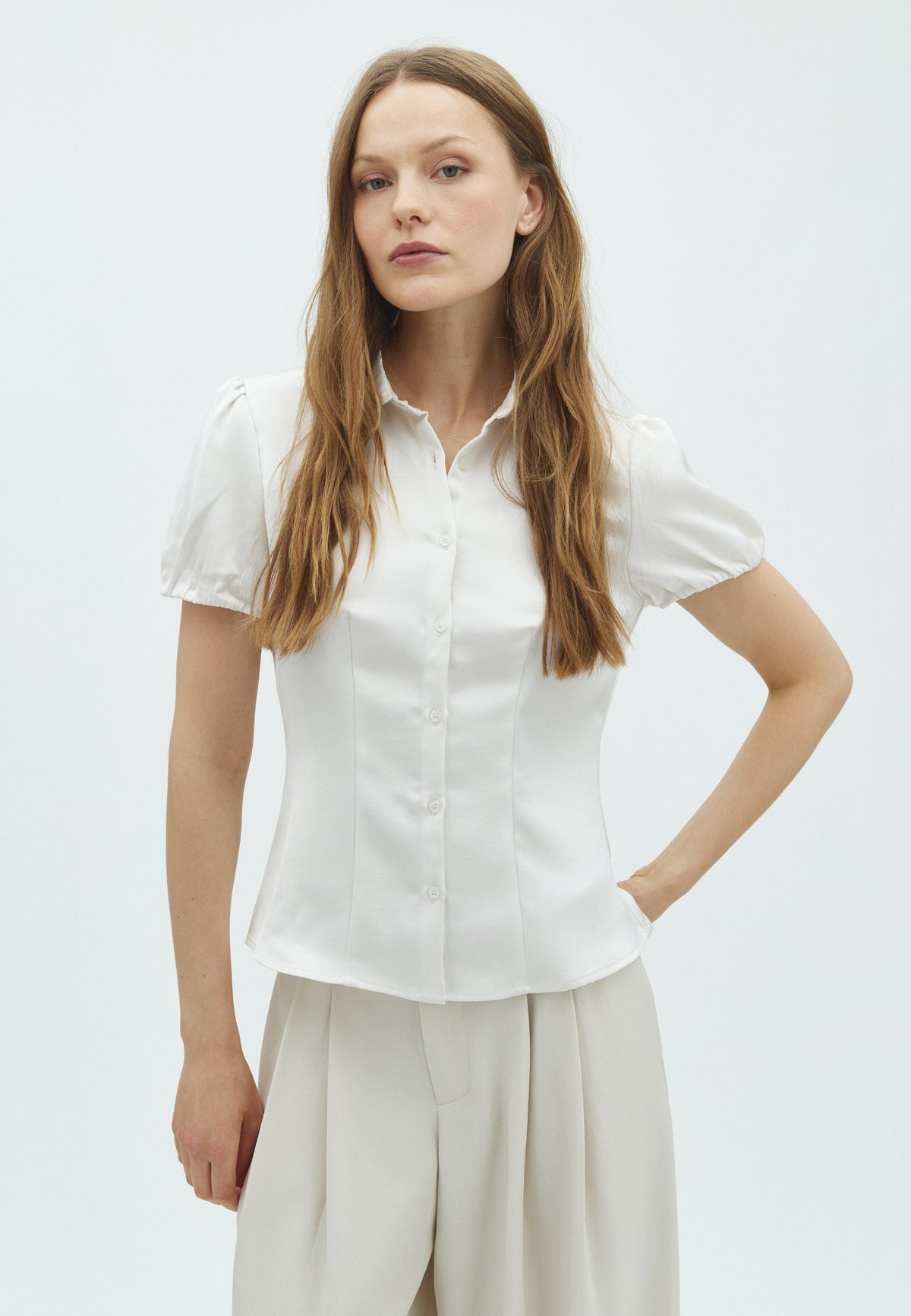 170539 Vyselle Heavy Sateen Shirt_Pearl_Model_0