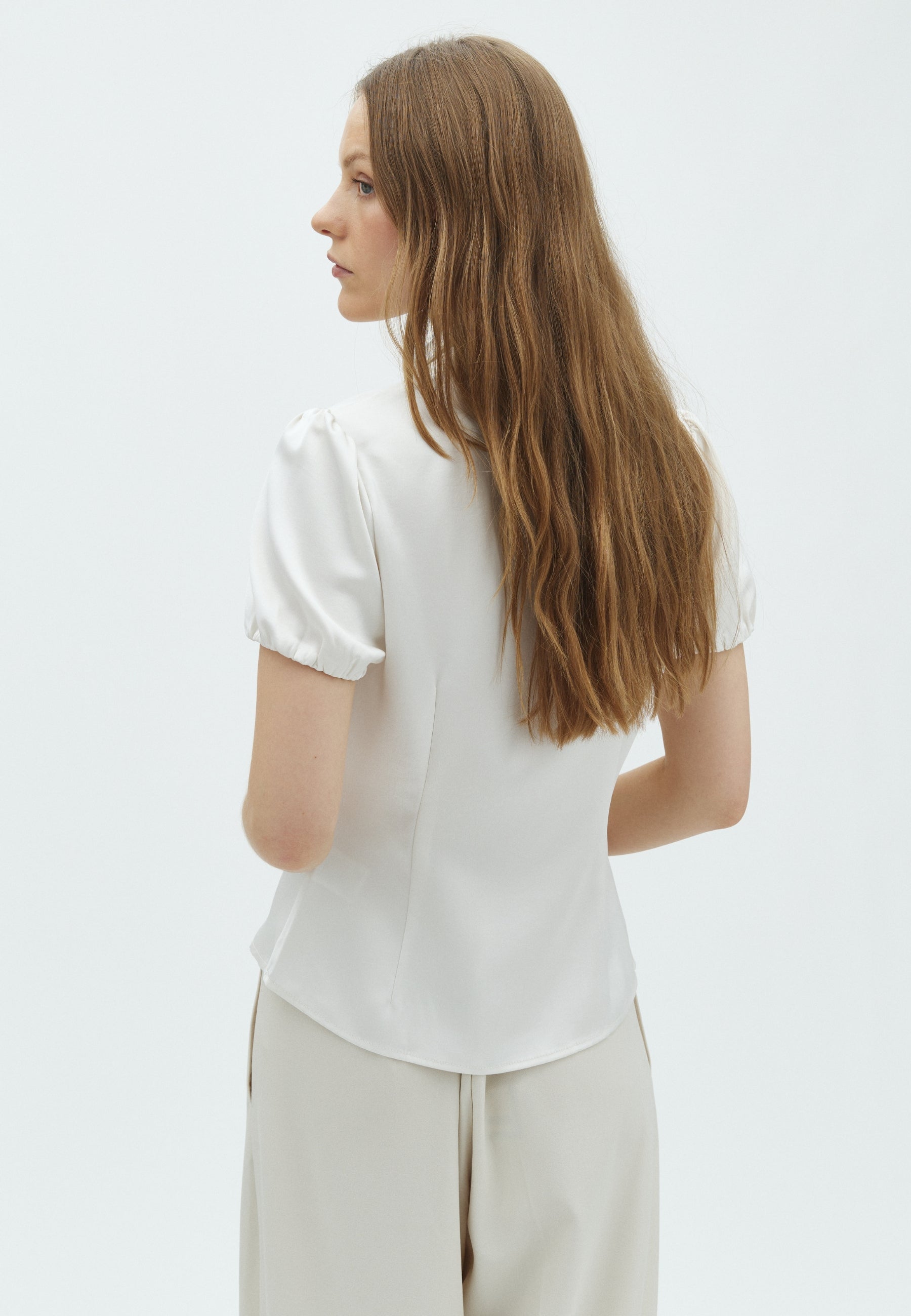 170539 Vyselle Heavy Sateen Shirt_Pearl_Model_2