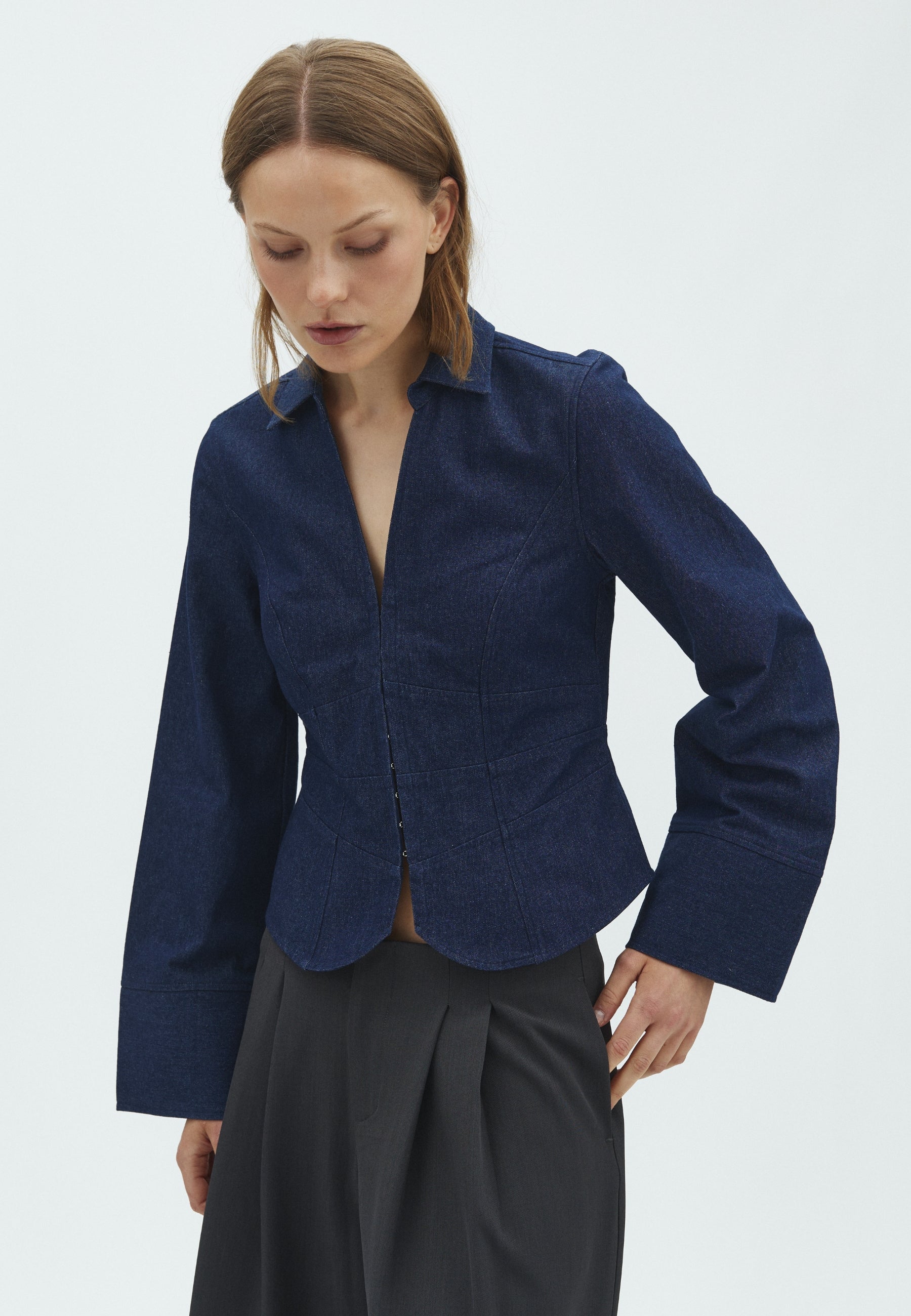 Genvina-F_Dark Blue_Model_0