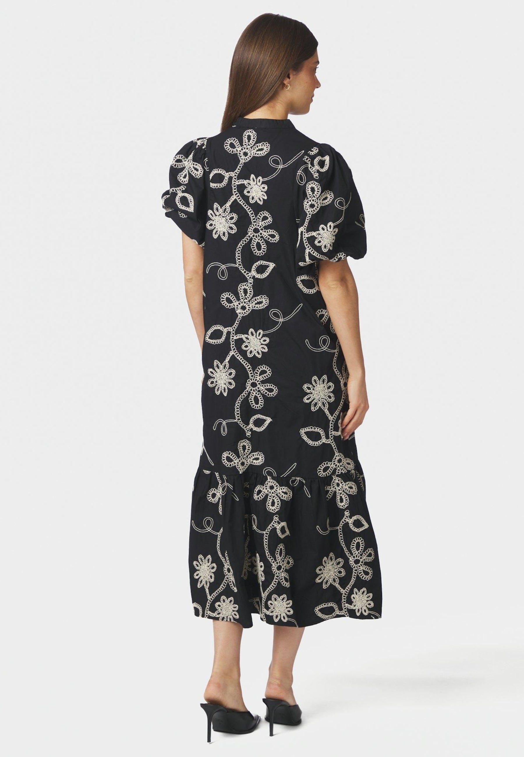 168481 Veronica Dori Emb Dress_Black_Model_2