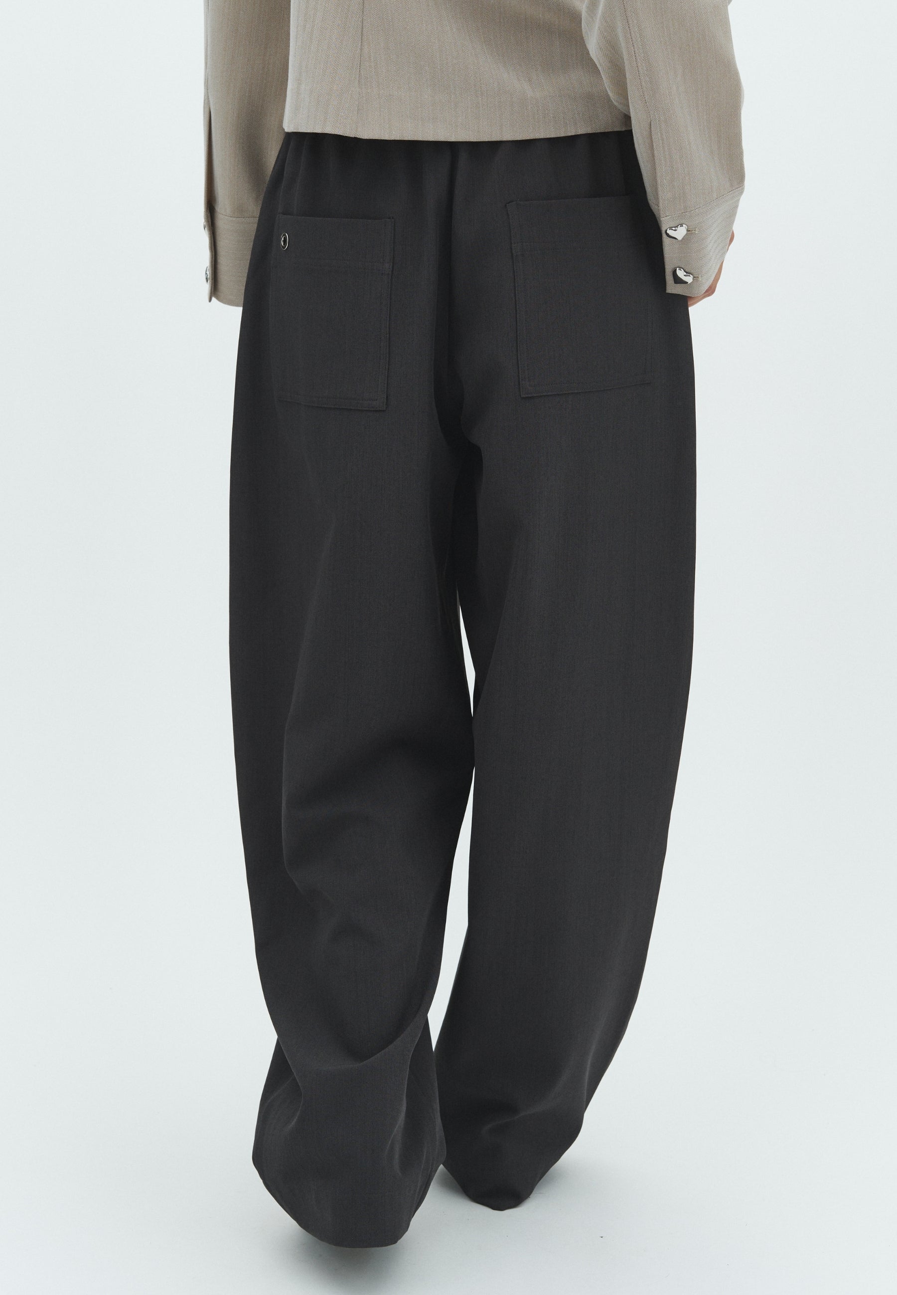 Saca-F_Dark Grey_Model_3