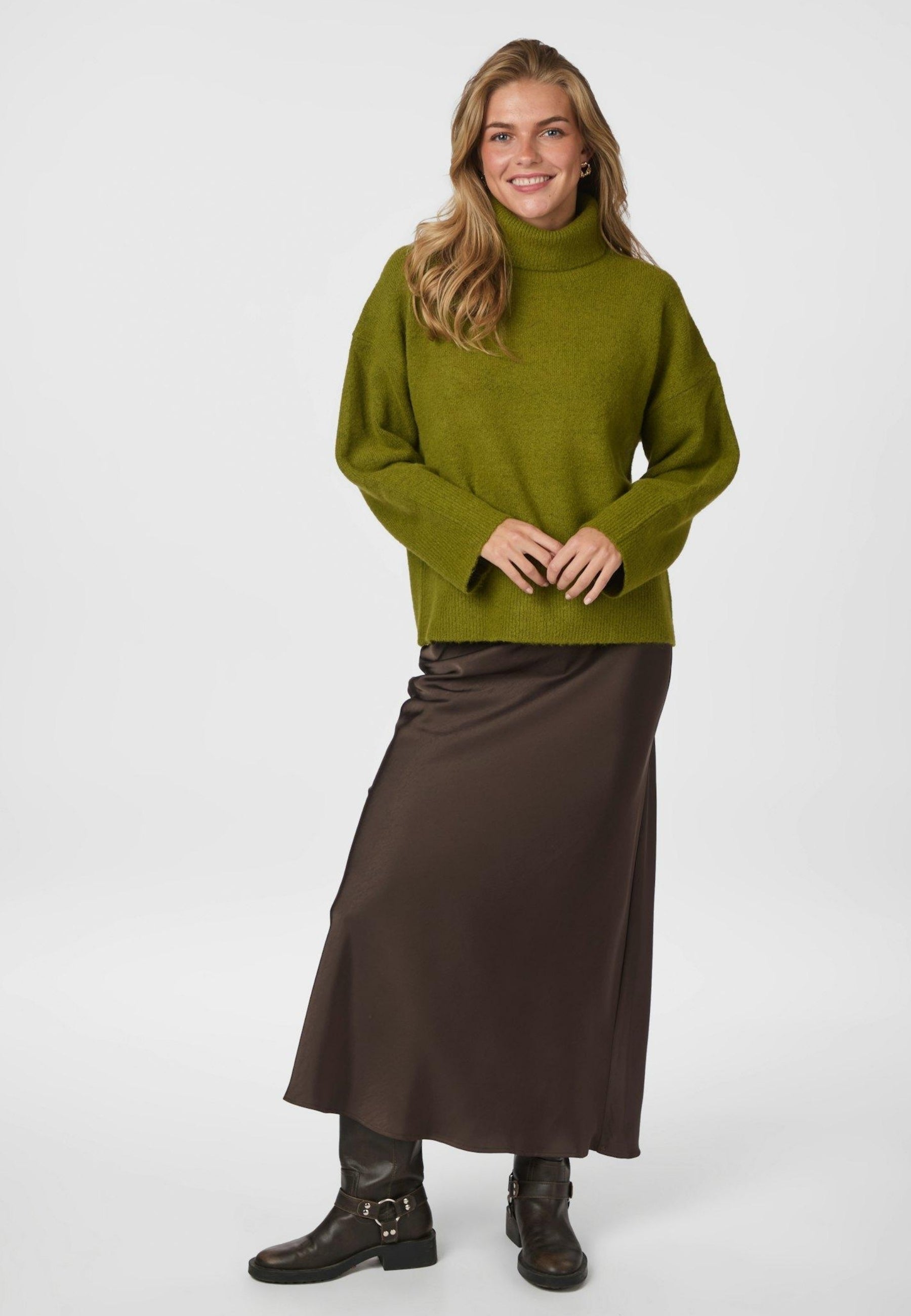165512 Naline Knit Blouse_Sage Green_Model_3