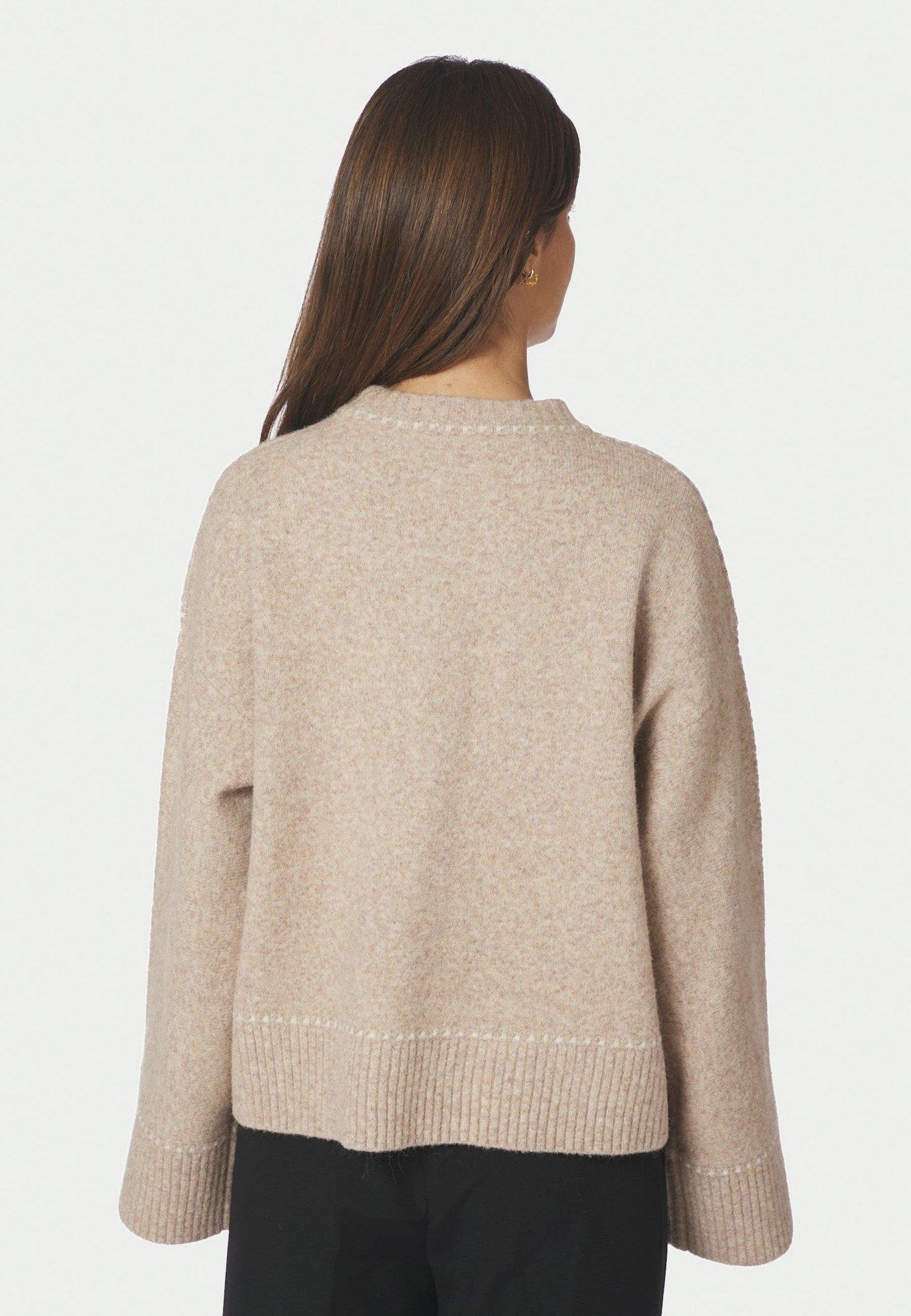 164818 Roeme Knit Stitch Blouse_Beige Melange_Model_2