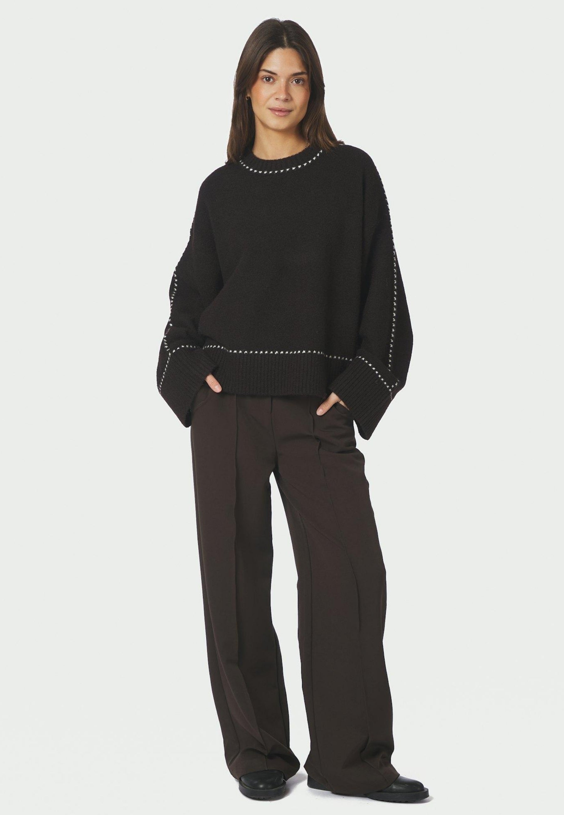 164818 Roeme Knit Stitch Blouse_Dark Brown_Model_3