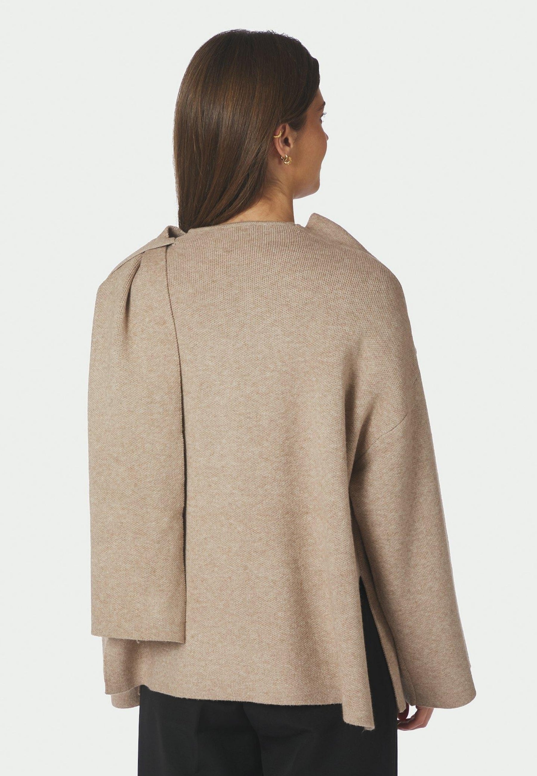 166203 Wals Knit Scarf Blouse_Beige_Model_2