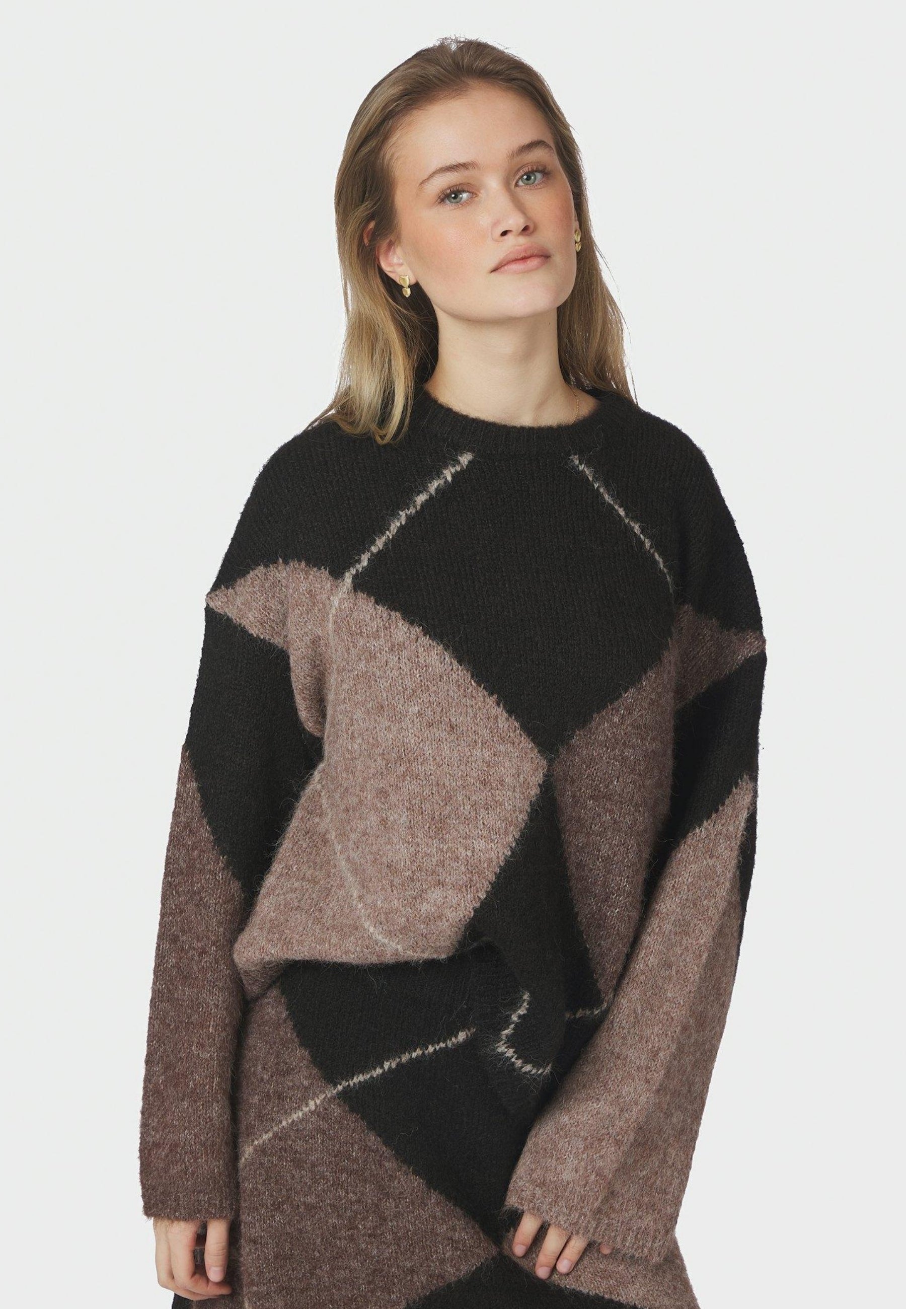165205 Inga Check Fluff Knit Blouse_Dark Brown_Model_0