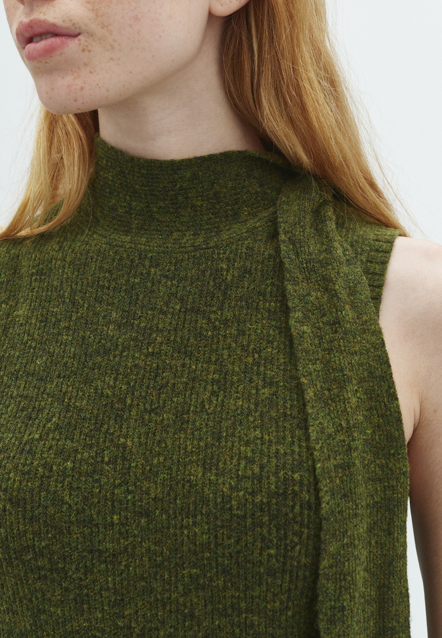 Fine-M_Warm Olive Melange_Model_1