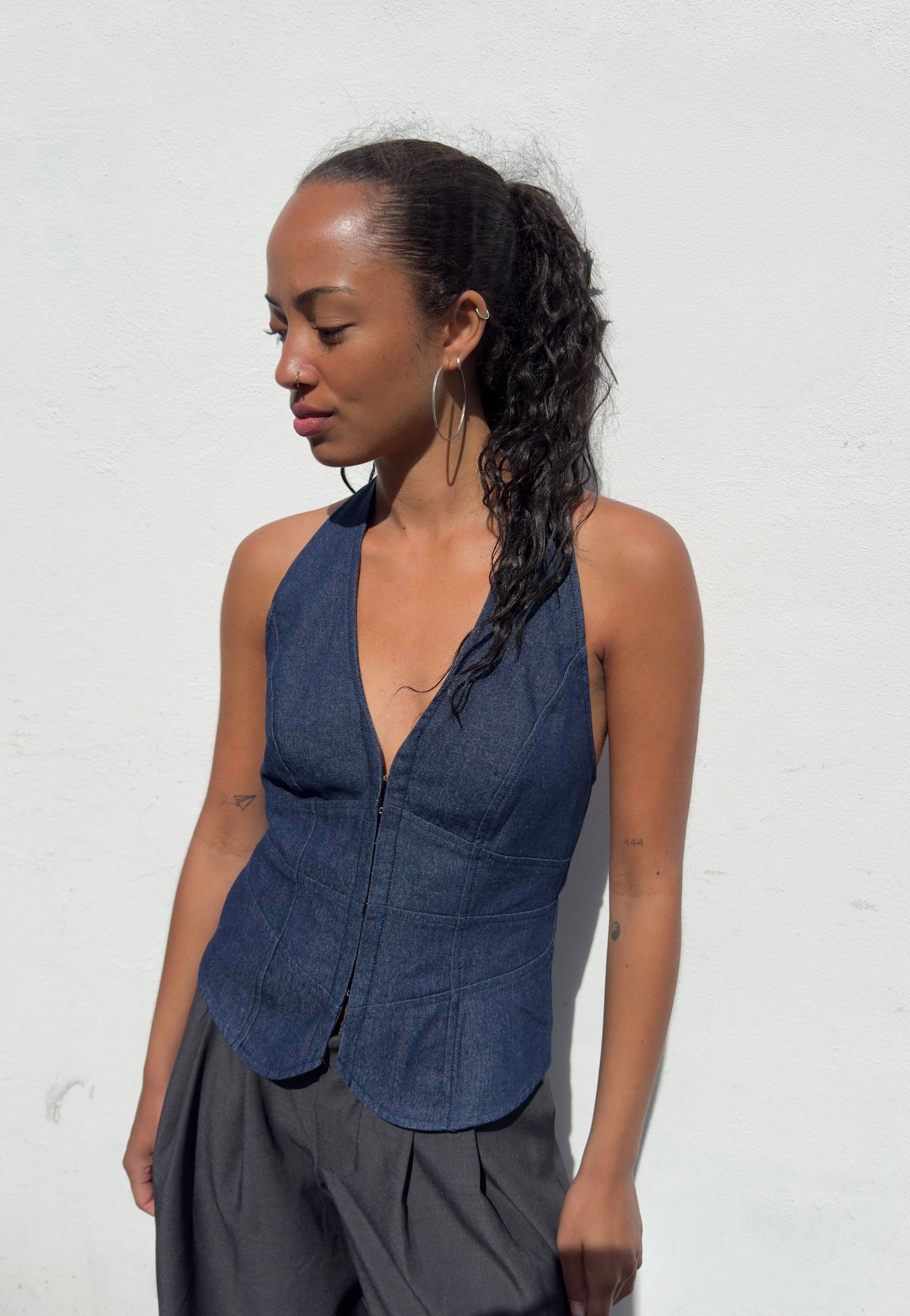 Genevie-F_Dark Blue_Content_0
