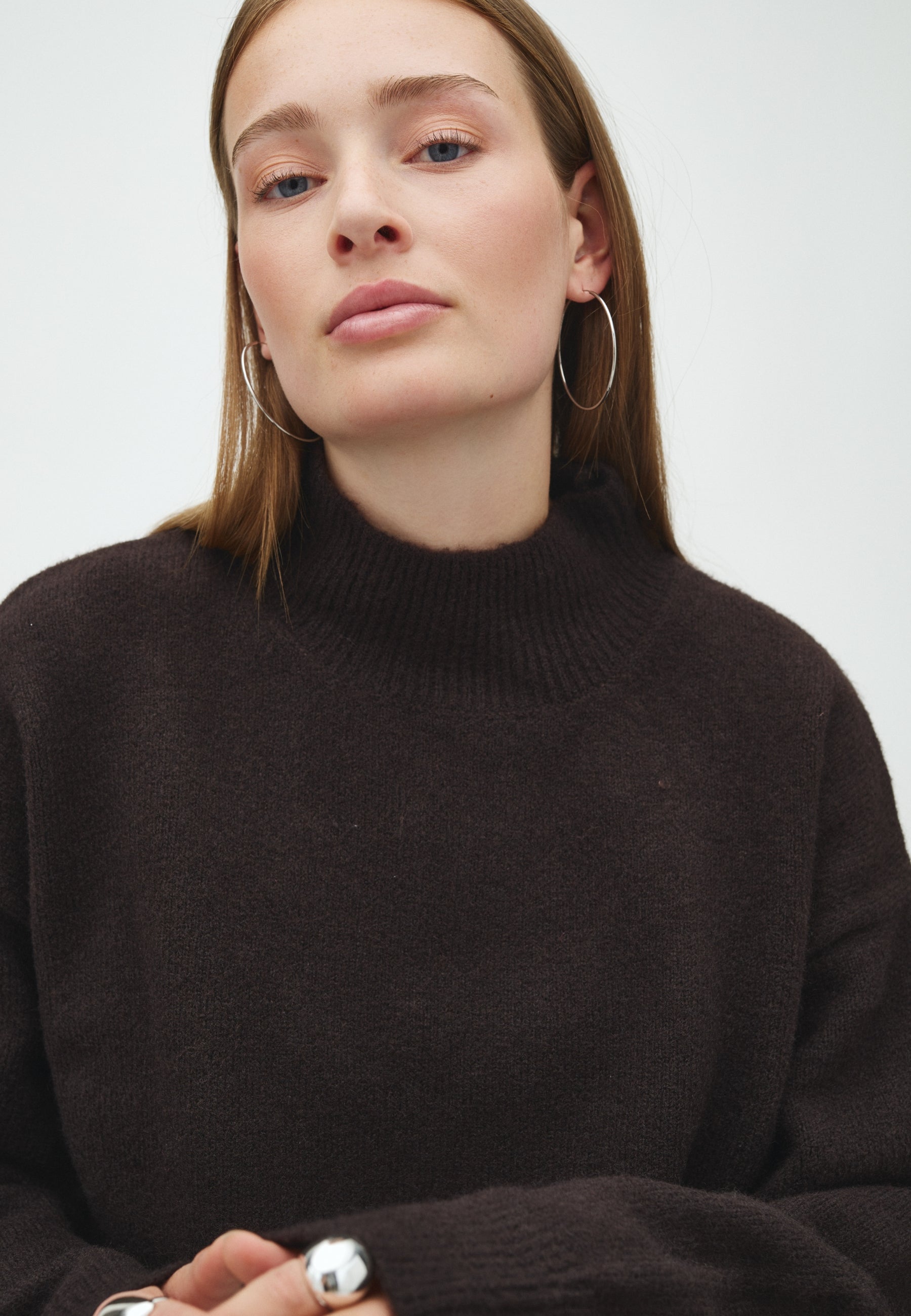 170038 Kaulina Knit Blouse_Dark Brown_Model_1