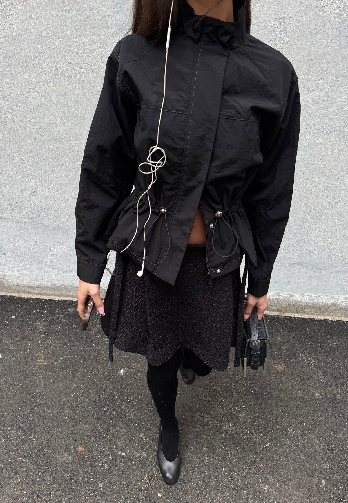 Amio-F_Black_Content_2
