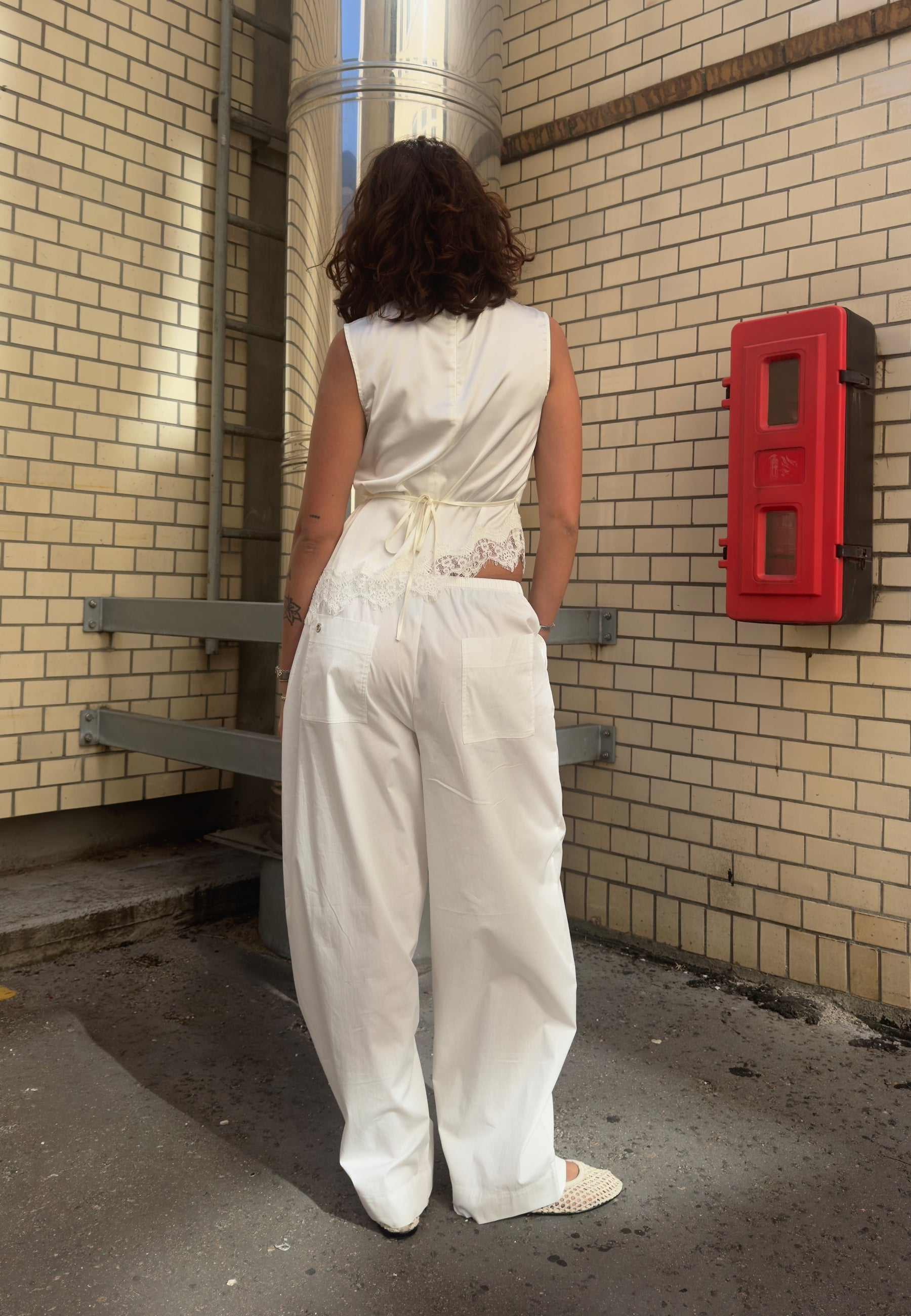 Saca-F_White_Content_1