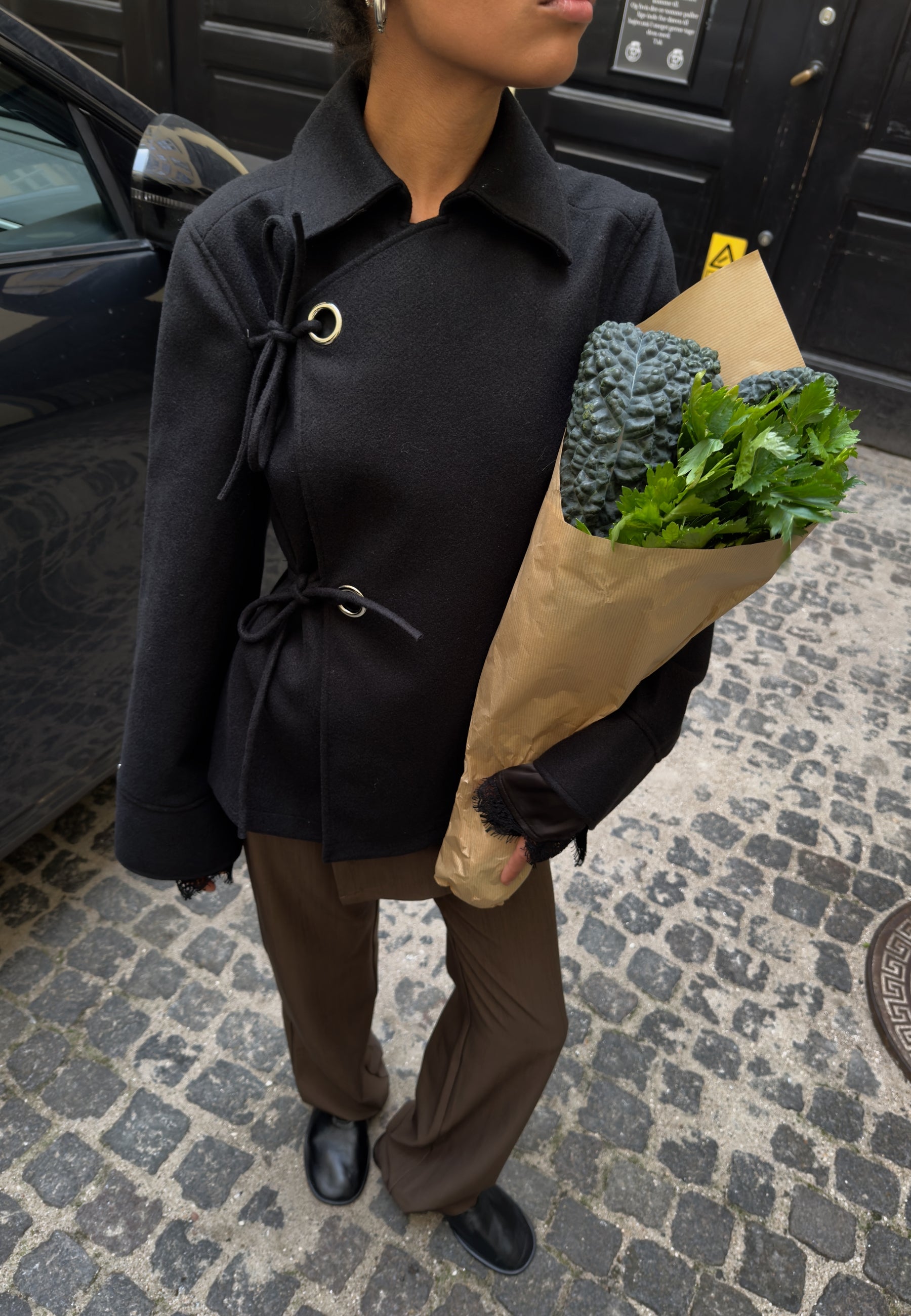 Mazelle-F_Black_Content_1