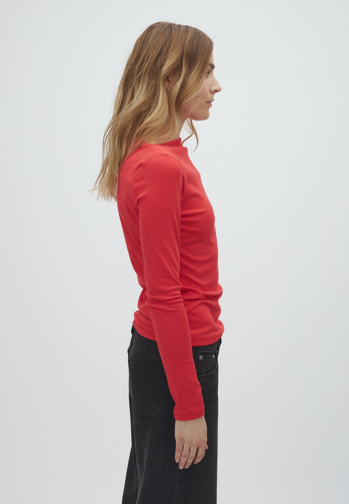 Julissa-M_Red Aura_Model_2