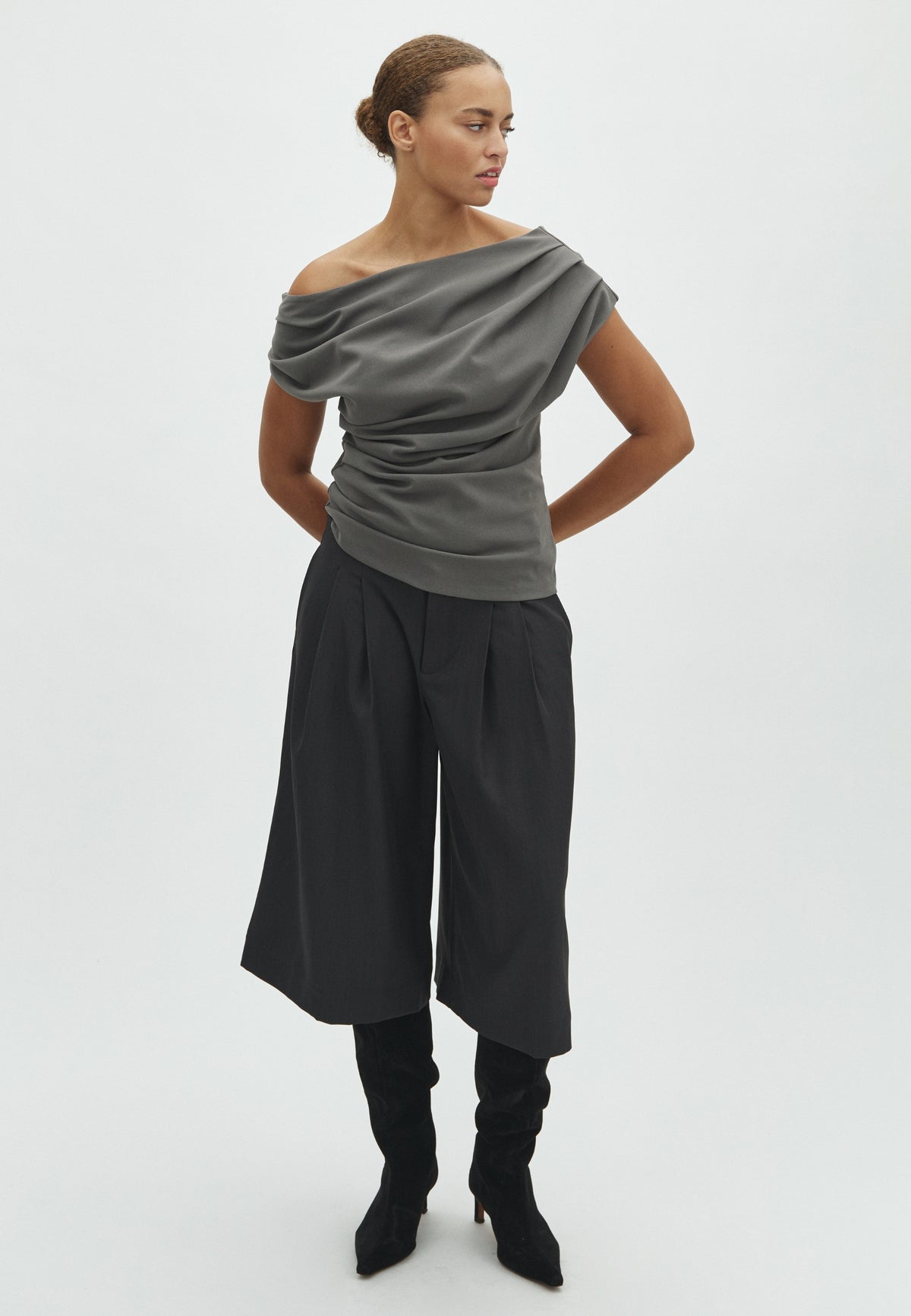 169565 Dabelle Drapy Top_Antracit_Model_3