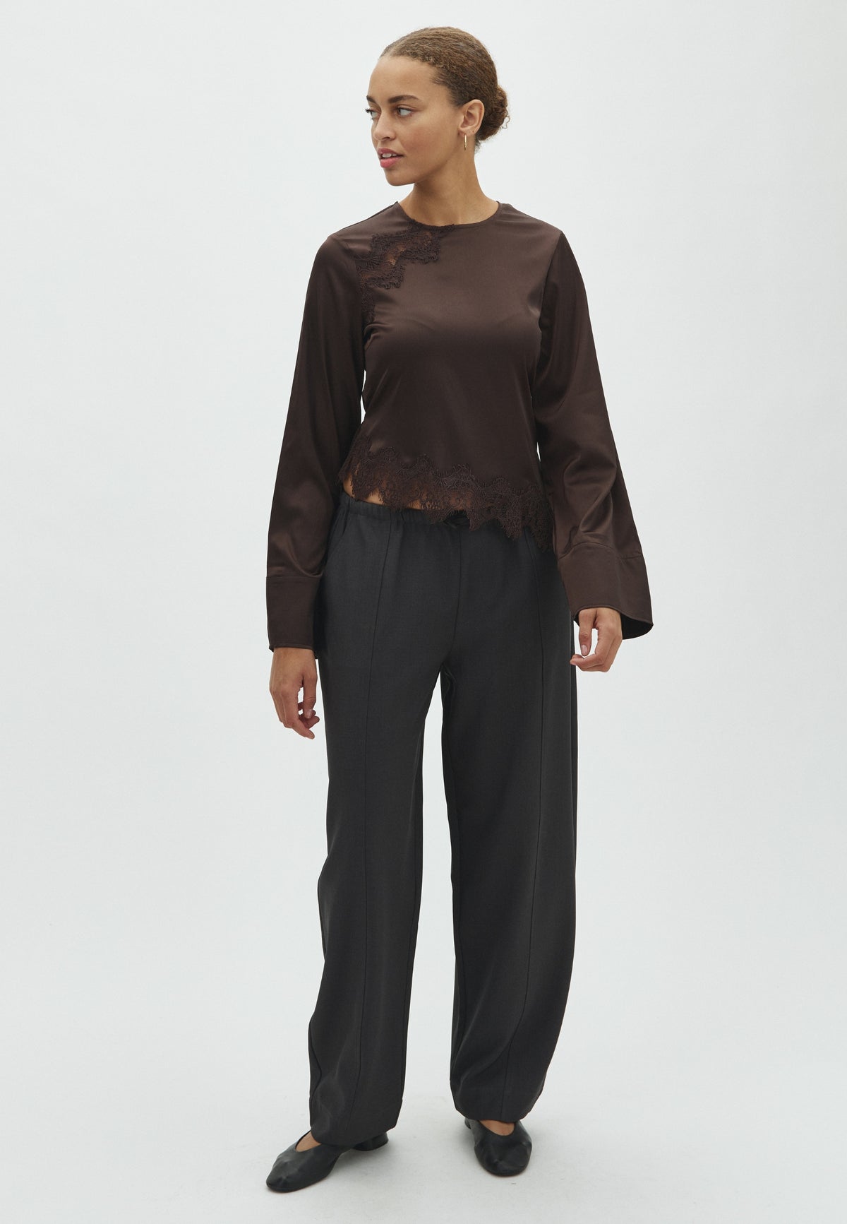 Beneka-F_Dark Brown_Model_3