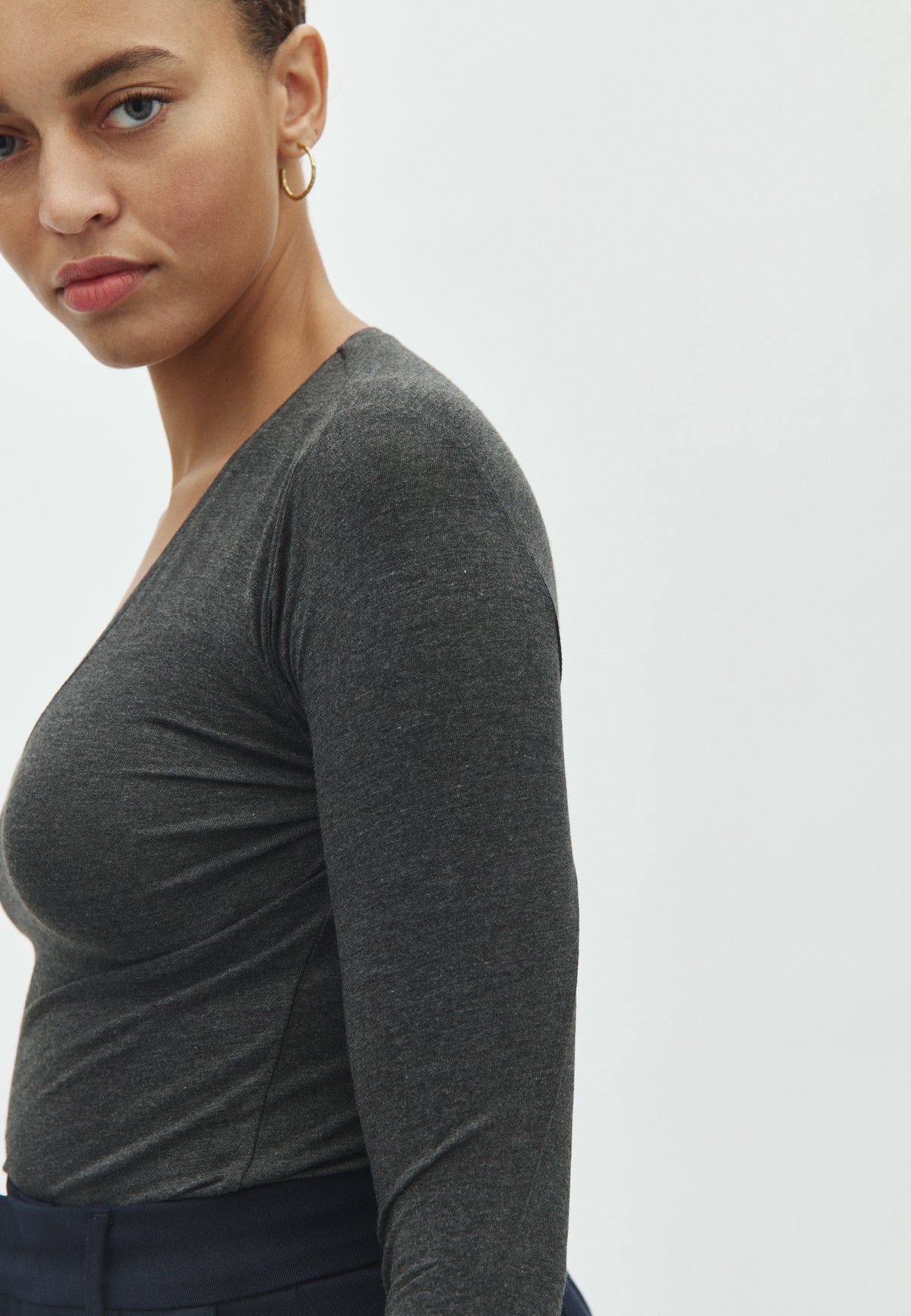 Vanna_Dark Grey Melange_Model_1