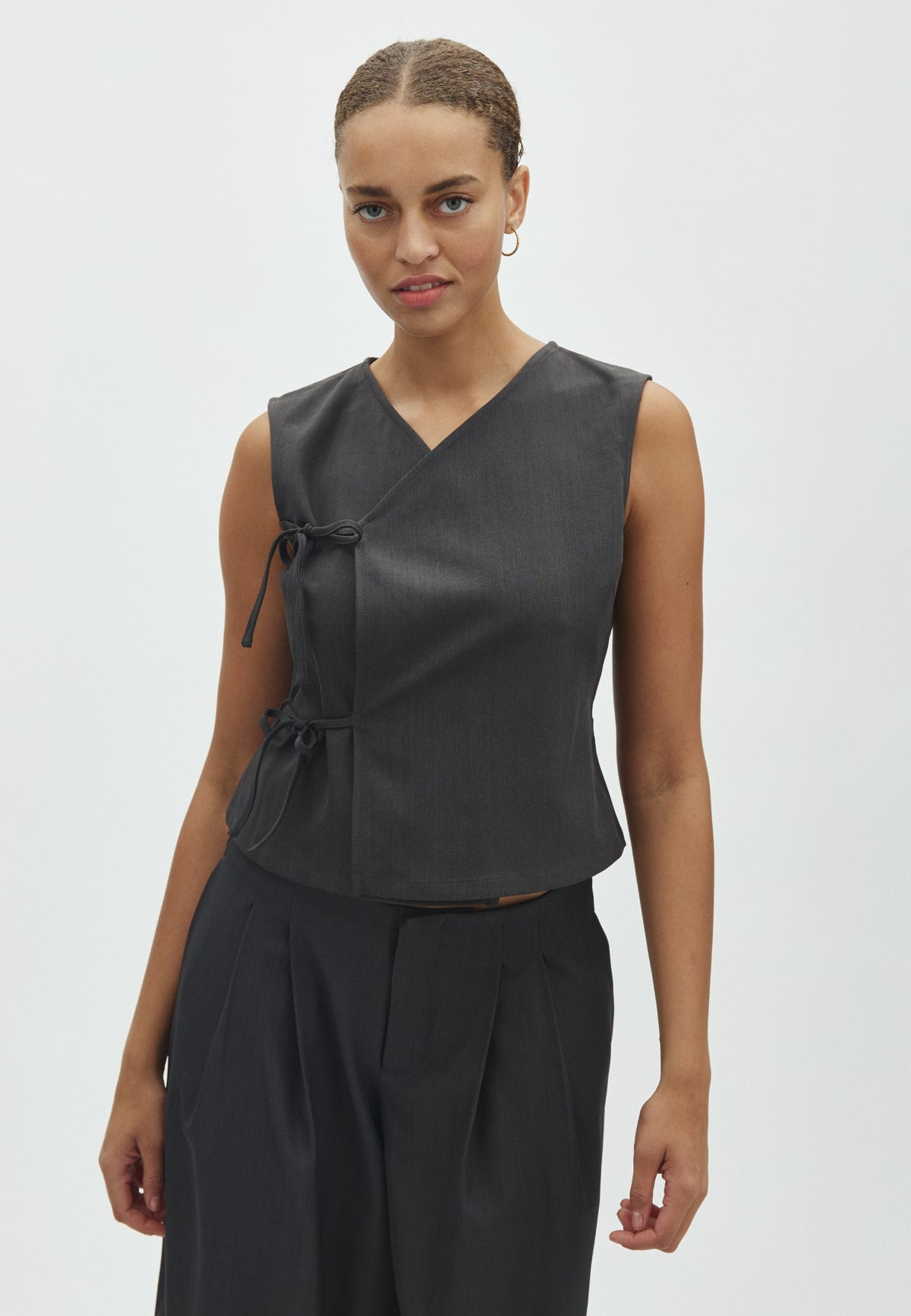 Zakram-F_Dark Grey_Model_0