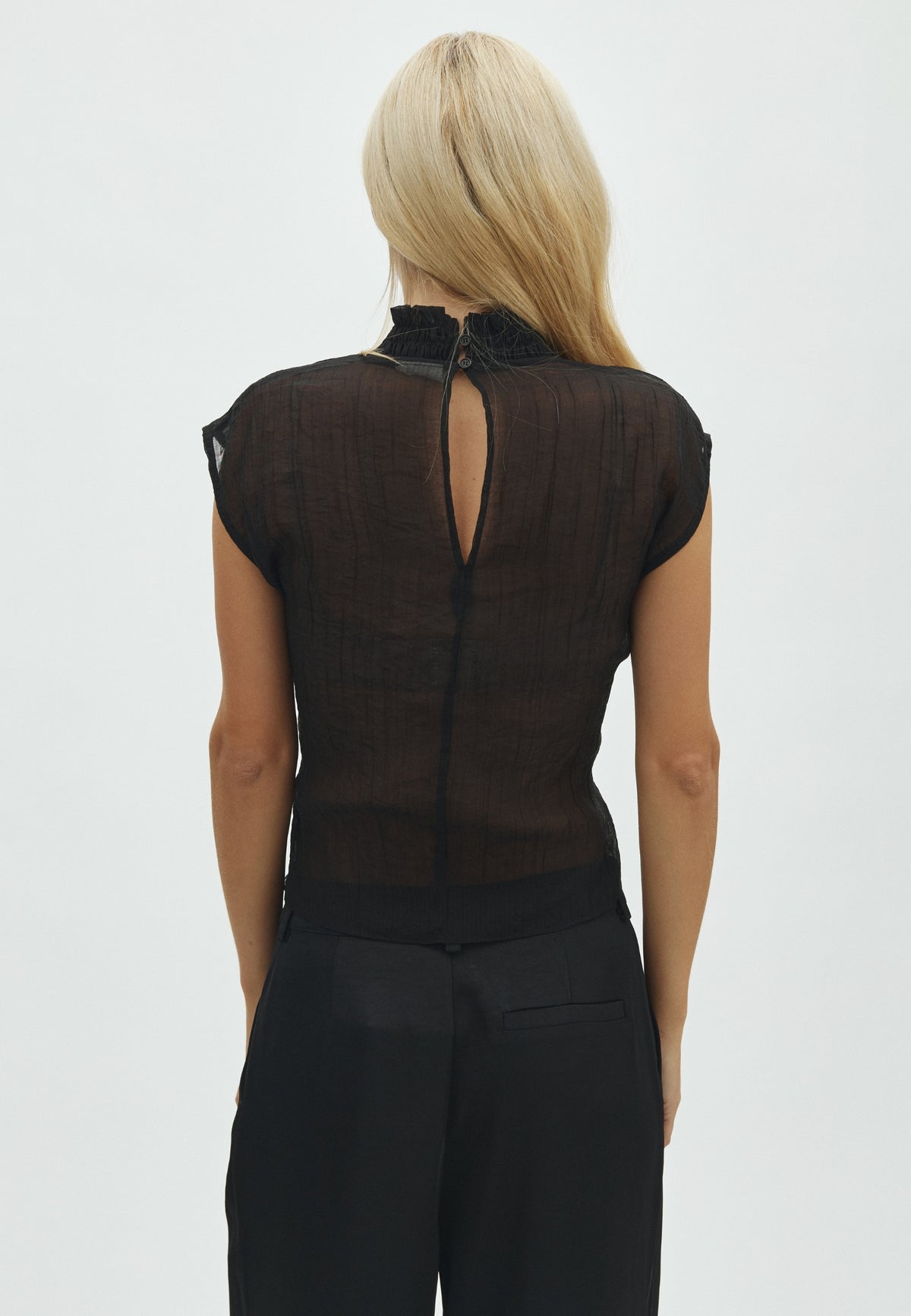 Fryda-M_Black_Model_1