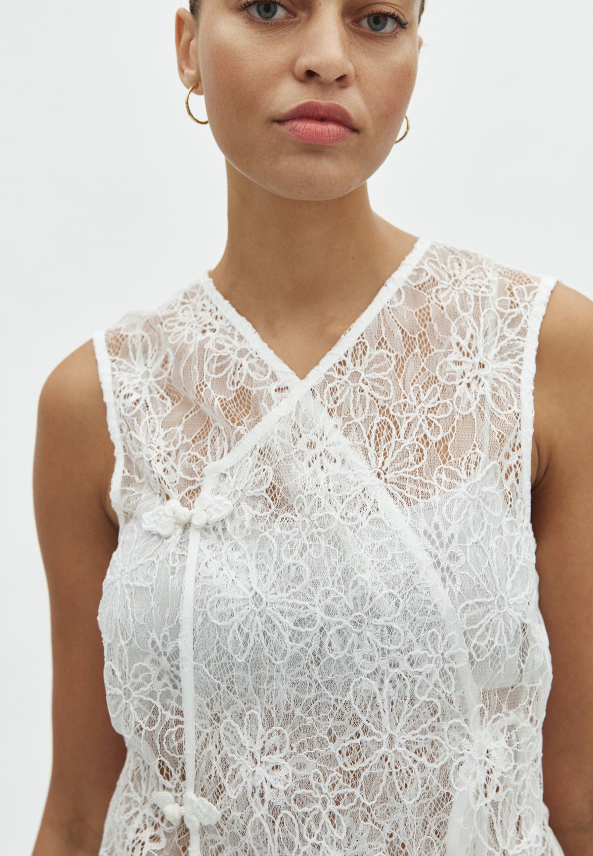 Cahya-F_White_Model_1