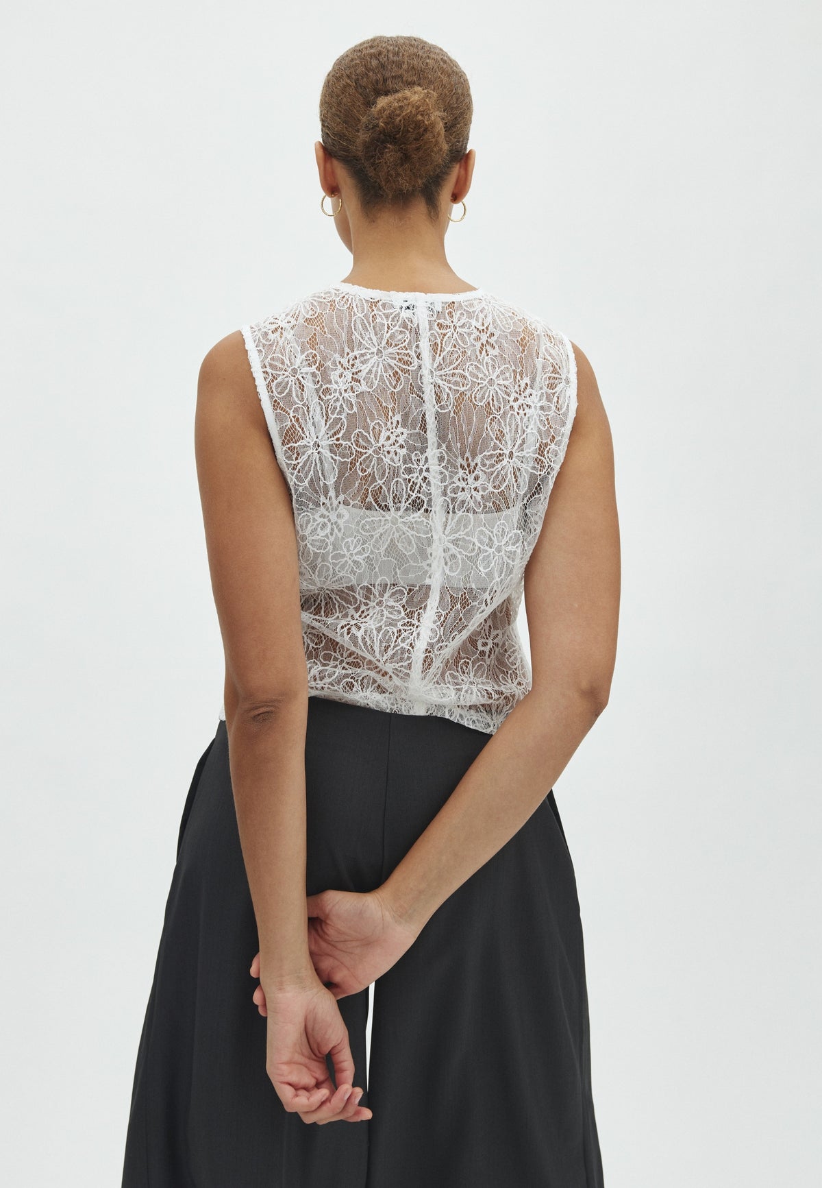 Cahya-F_White_Model_2