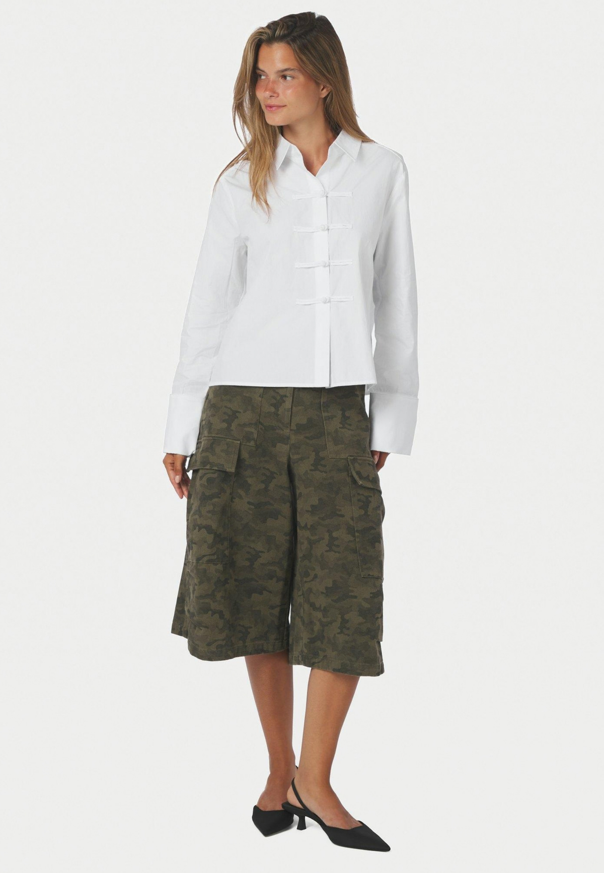 170089 Islana Camou Shorts_Camou_Model_0