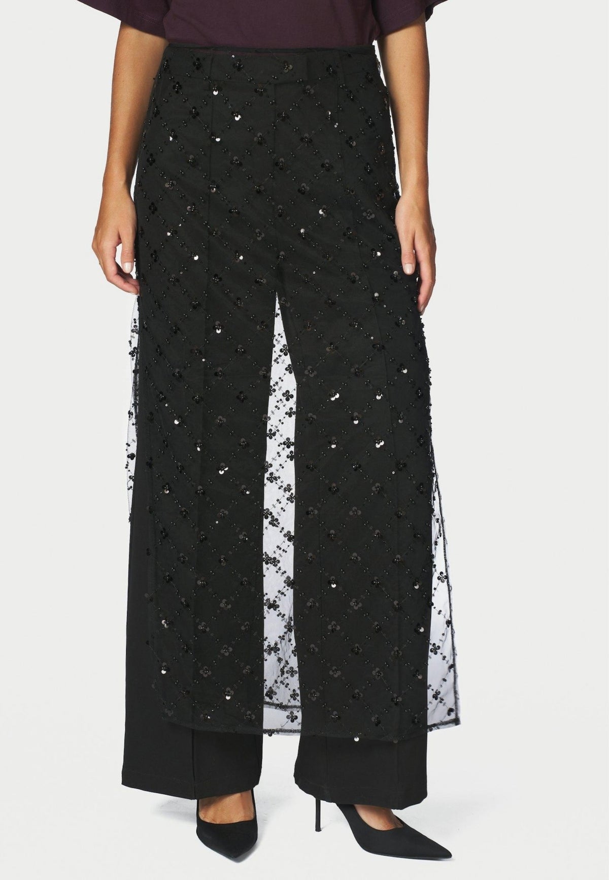 171049 Vianey Mesh Deco Skirt_Black_Model_2