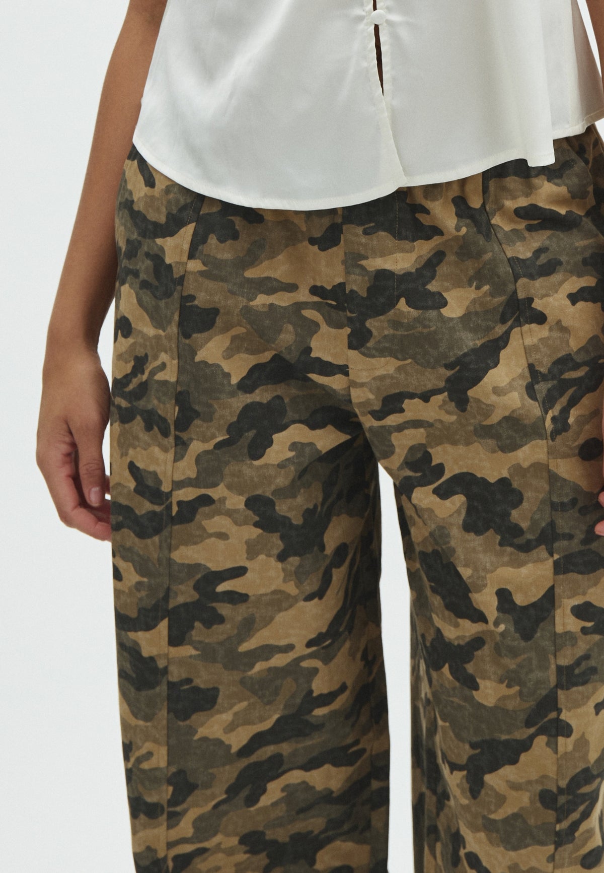 Saca-F_Washed Camo_Model_1