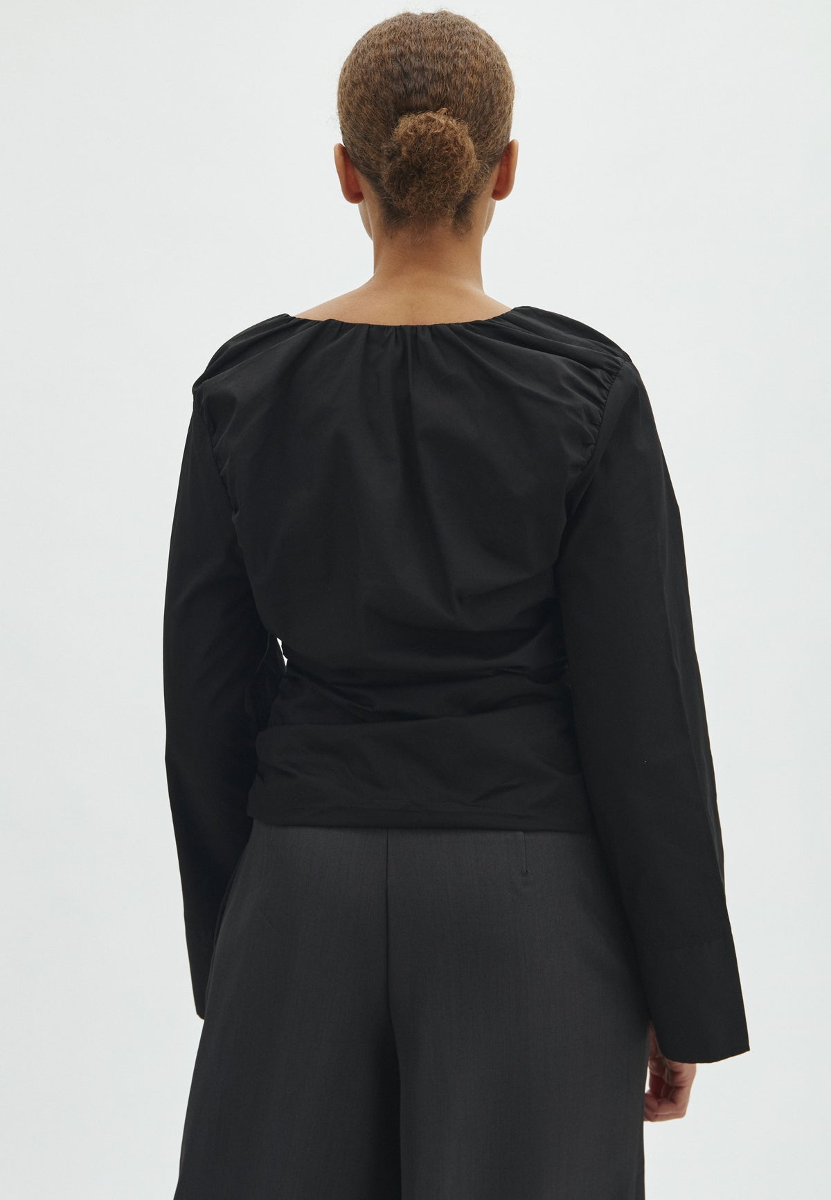 Gatzy-F_Black_Model_2