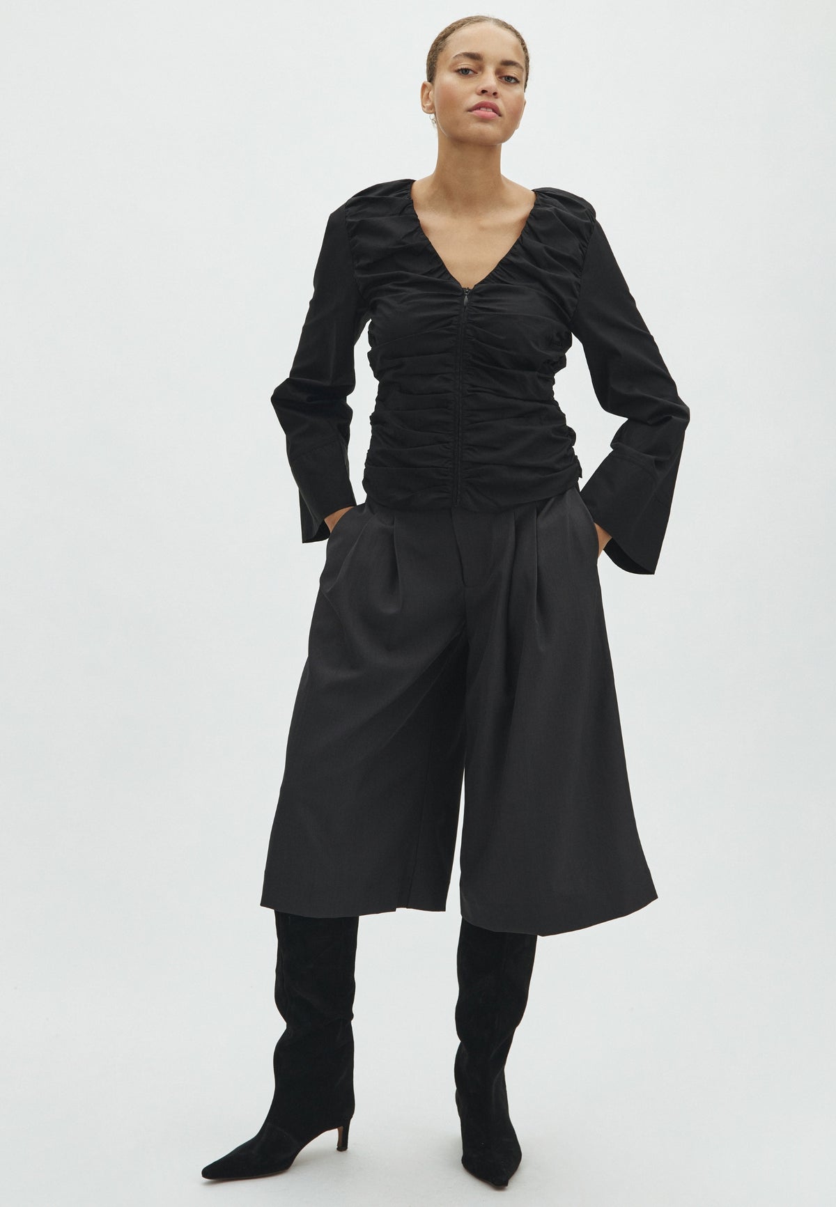 Gatzy-F_Black_Model_3