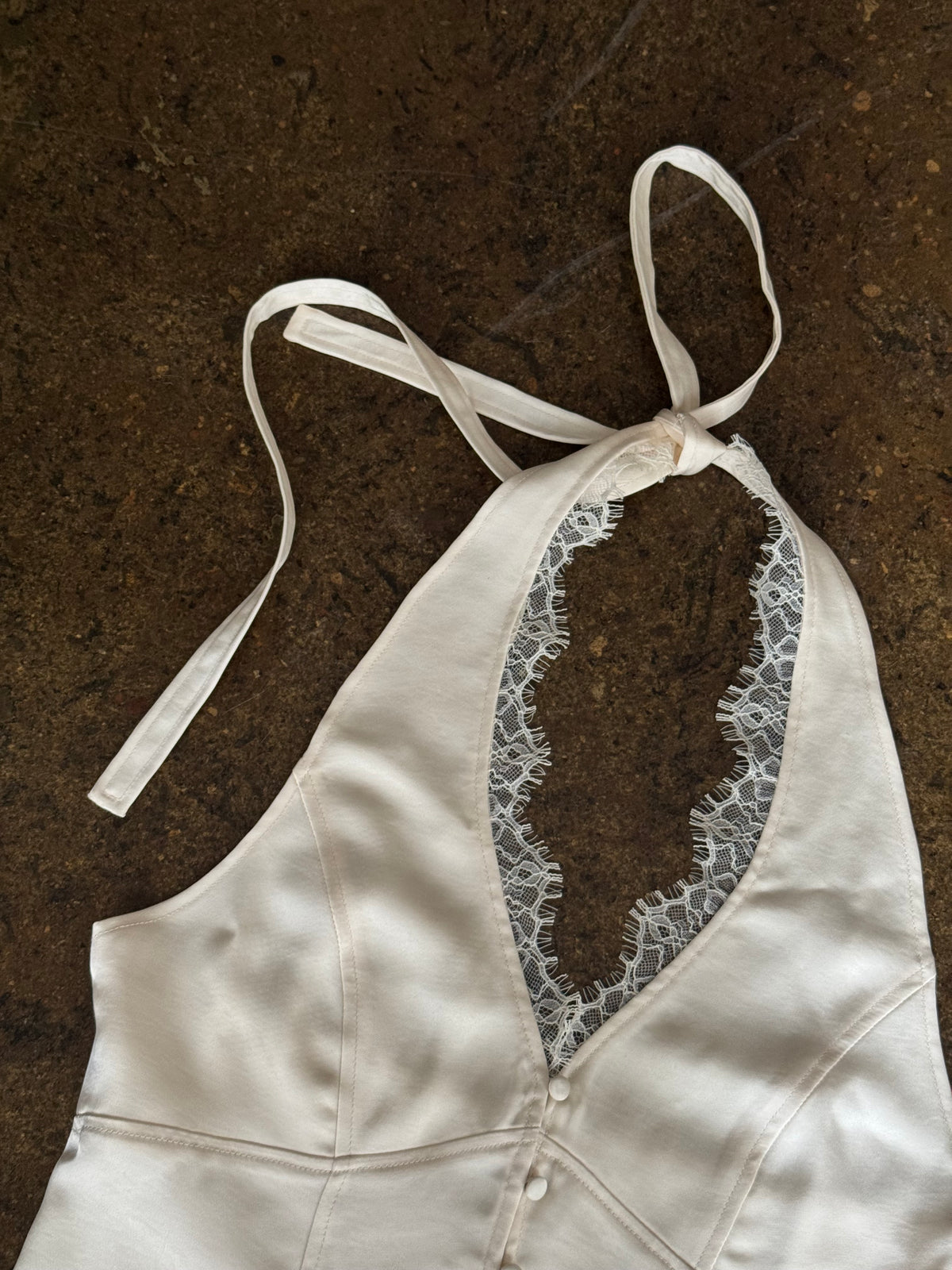 Camijo-F_Antique White_Content_1
