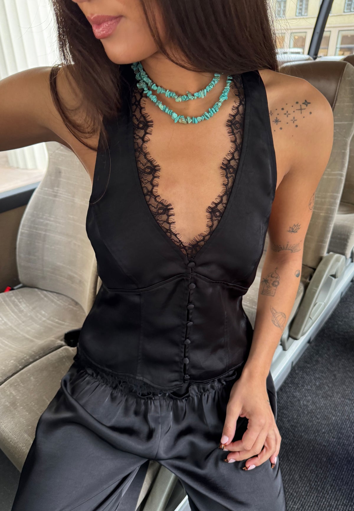 Camijo-F_Black_Content_1
