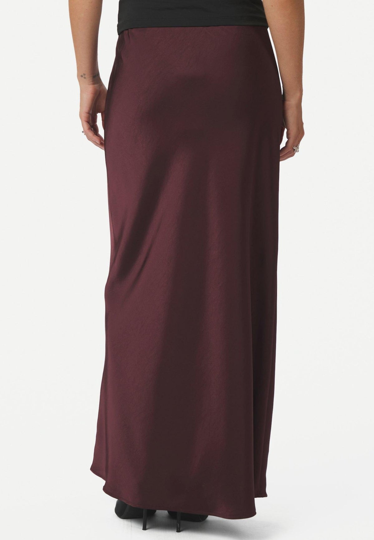 159588 Vicky Heavy Sateen Skirt_Burgundy_Model_3
