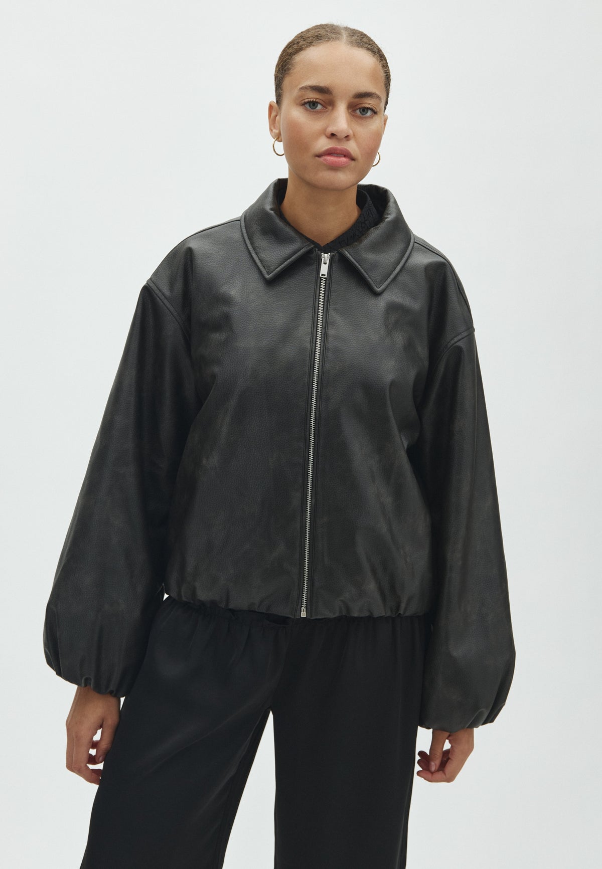 Abedo-F_Washed Black_Model_0