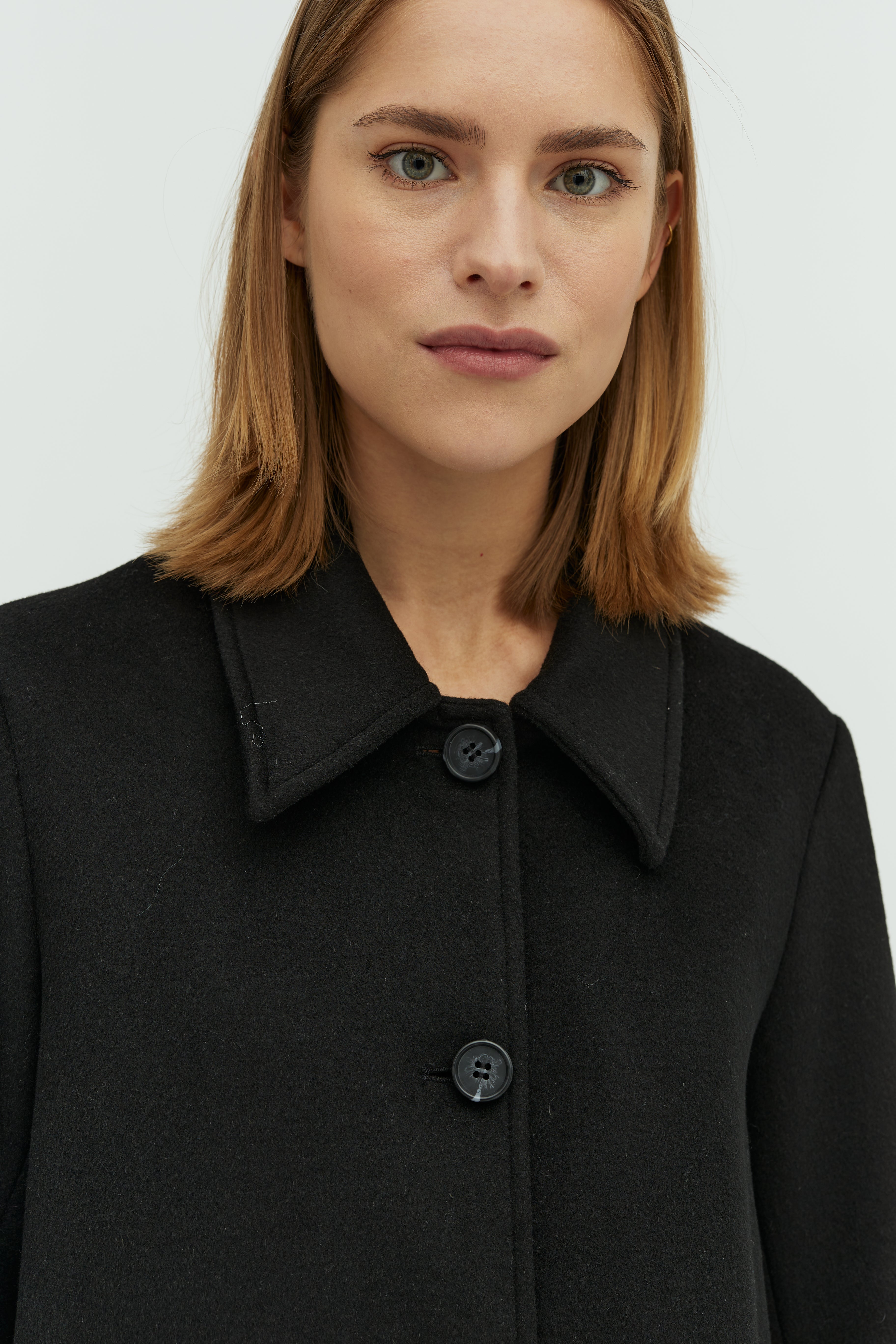 Caprice Short-M_Black_Model_2