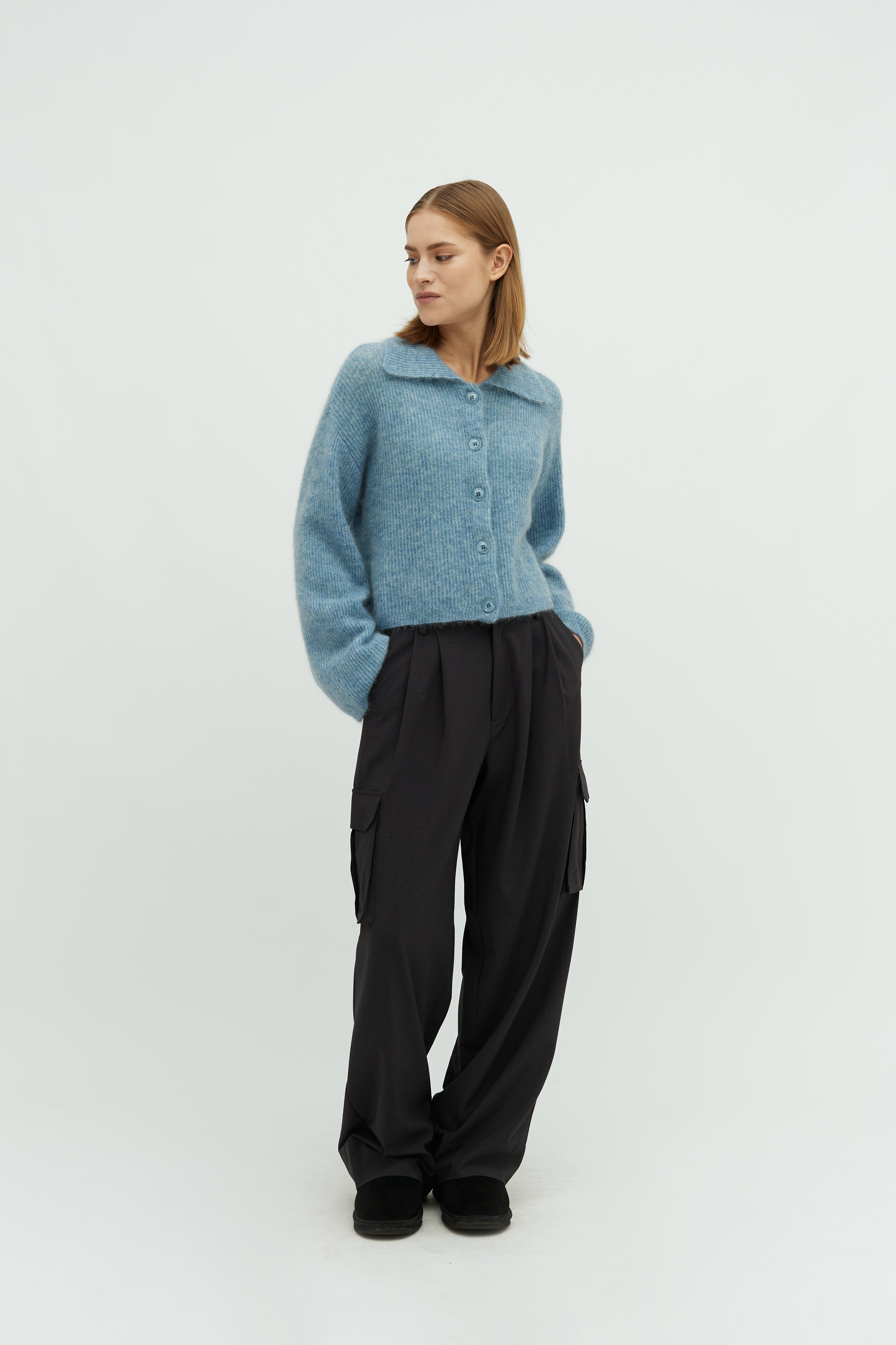 Valo-M_Black_Model_0