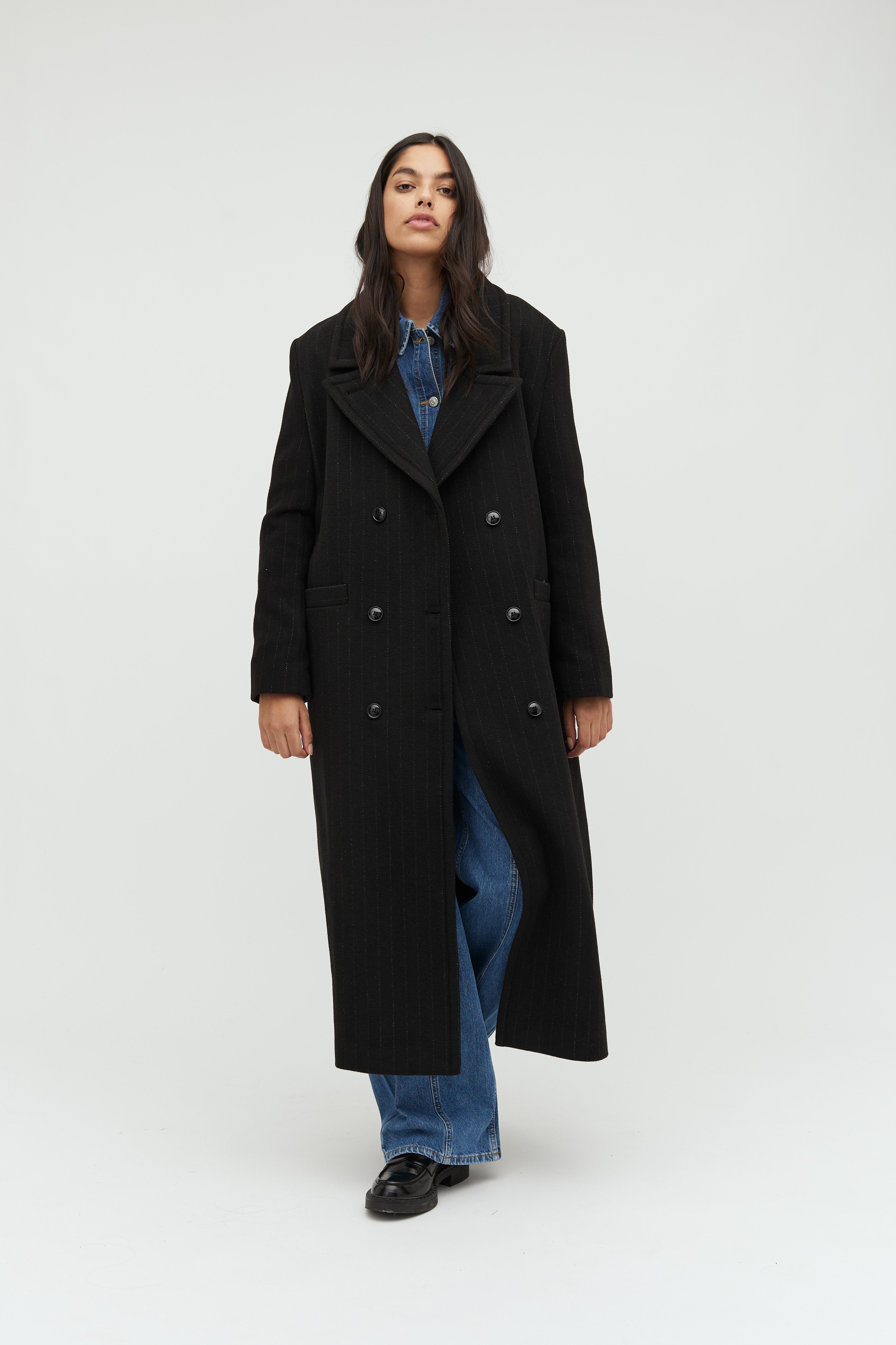 Nesma-M_Black Sugar Pinstripe_Model_0