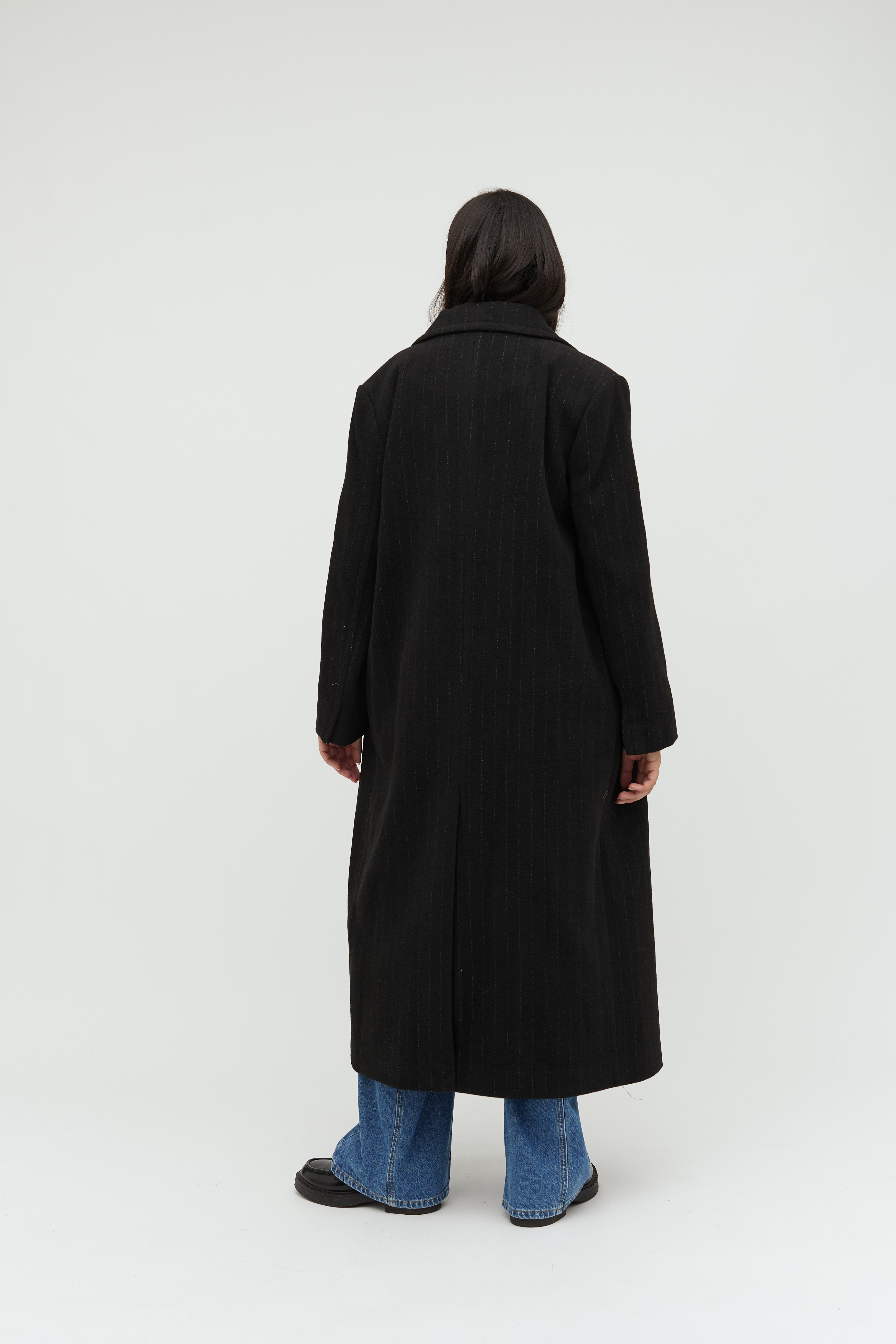 Nesma-M_Black Sugar Pinstripe_Model_1