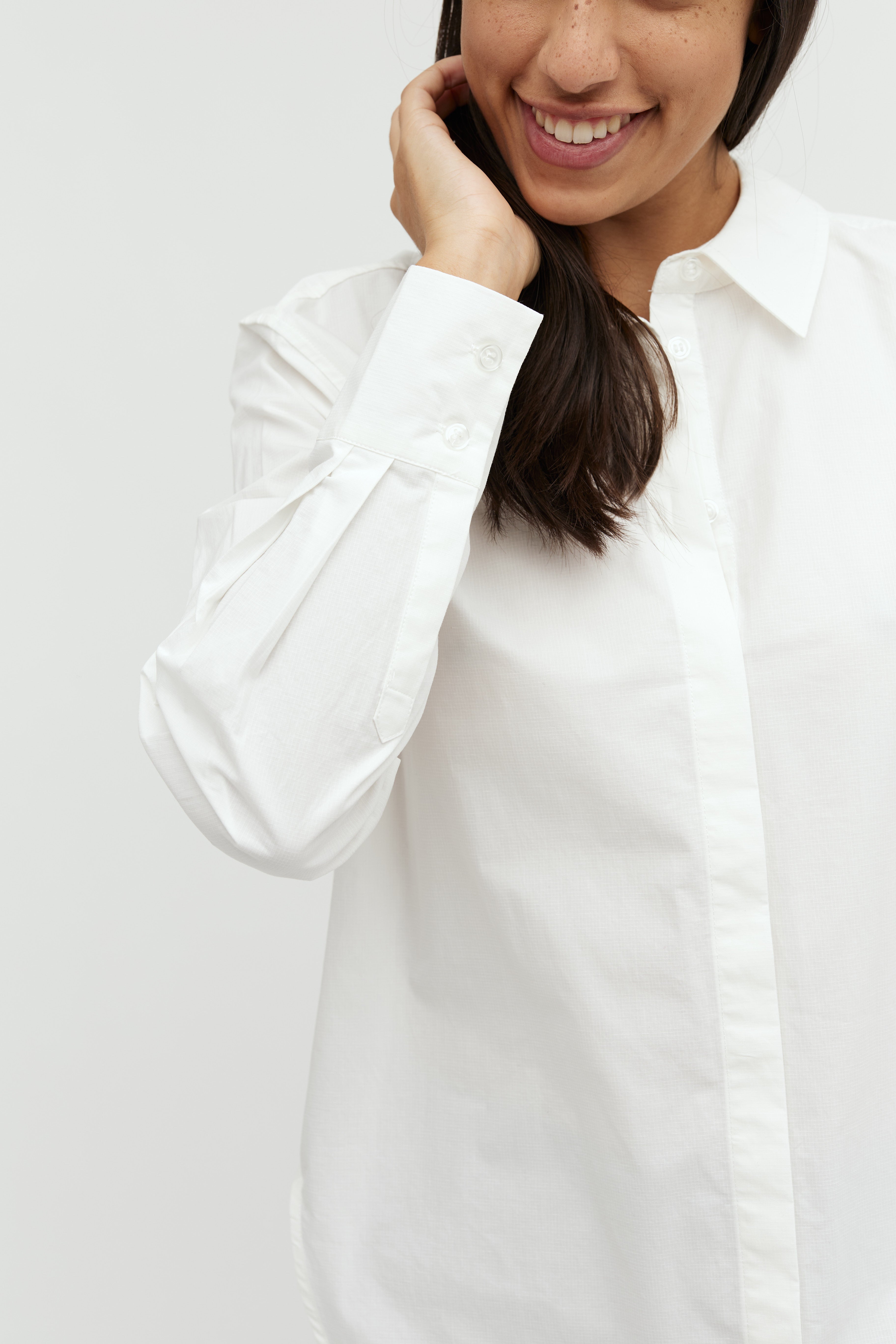 Dalinna-M_White_Model_2