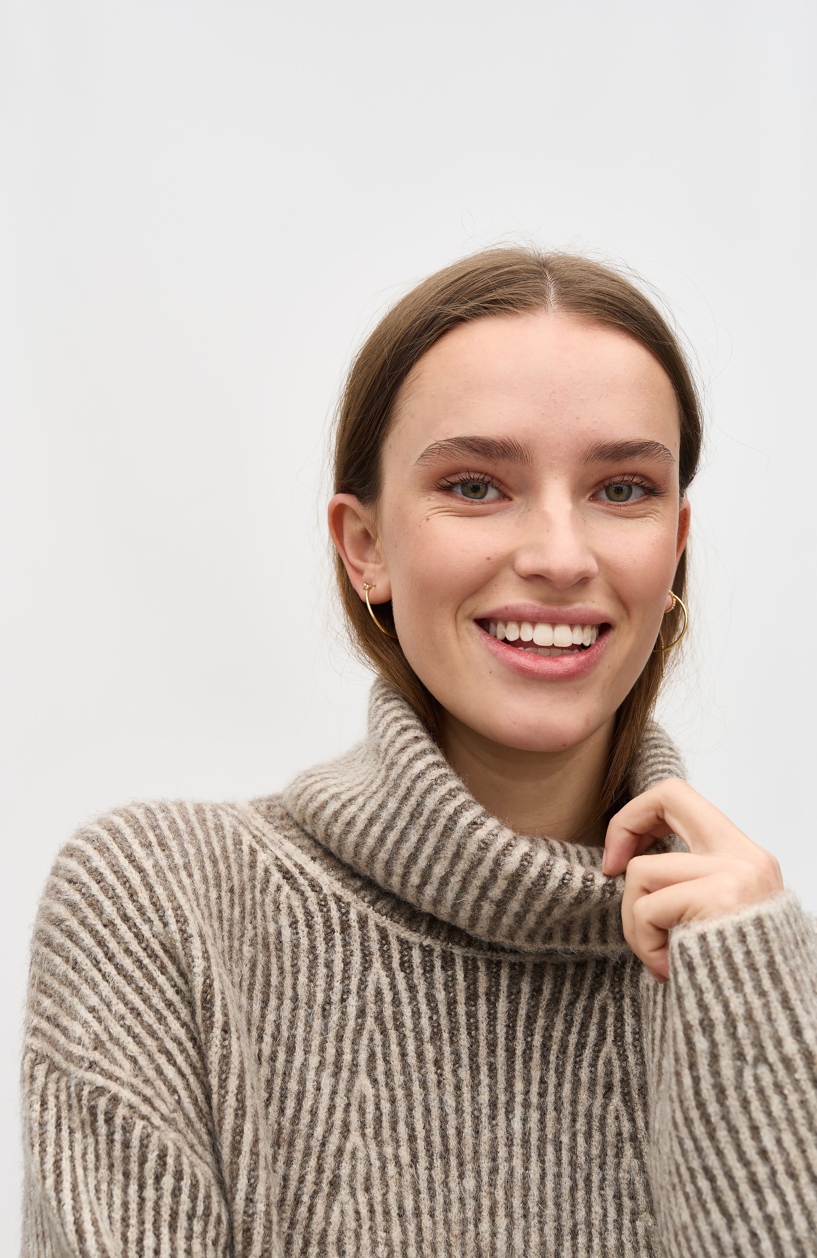 Kemina-M_Taupe Oat Stripe_Model_4