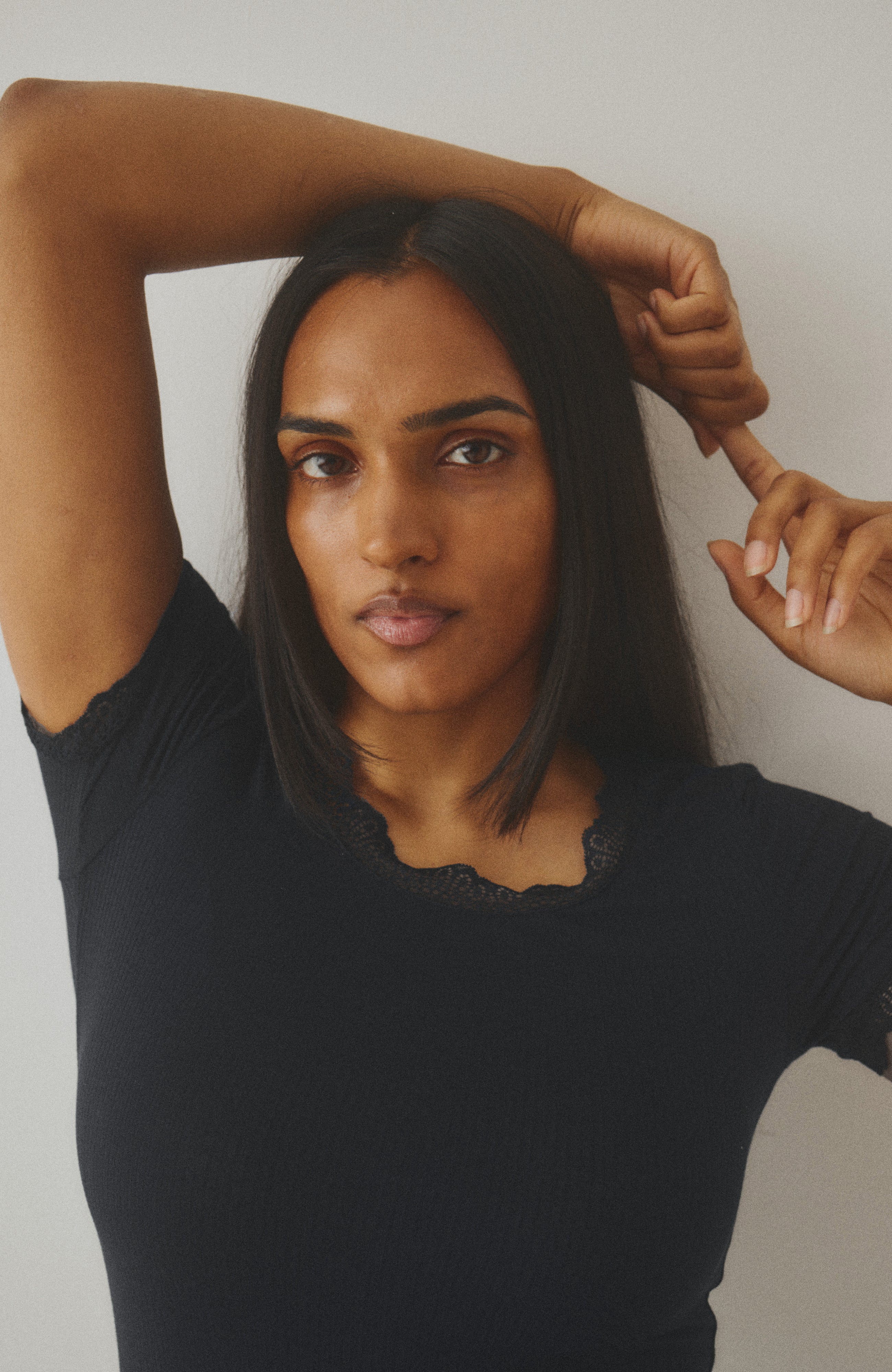 Emera-M_Black_Image_0