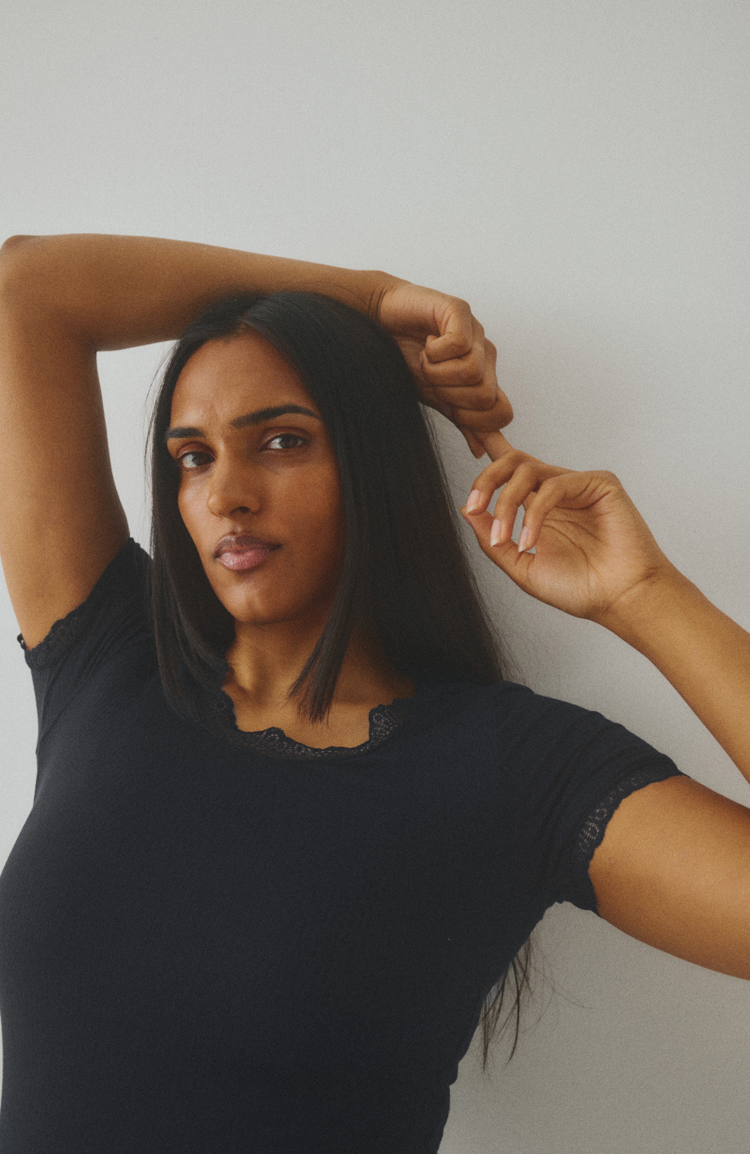 Emera-M_Black_Image_