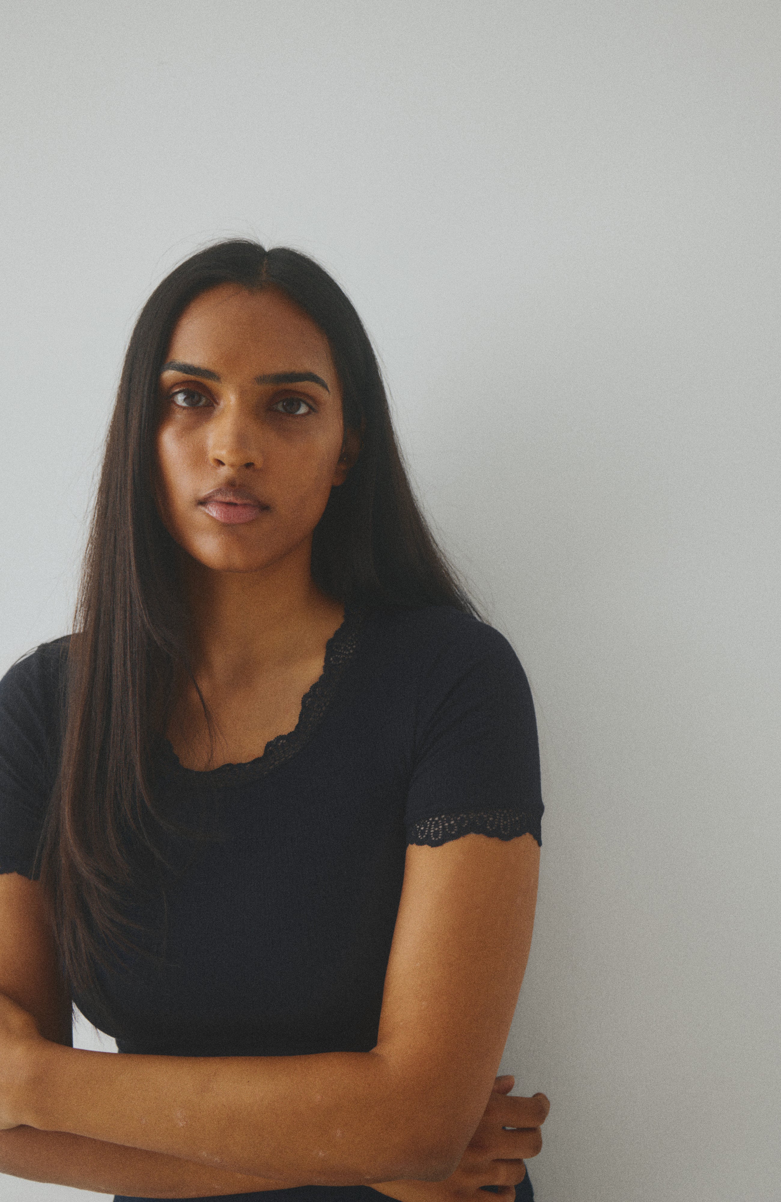 Emera-M_Black_Image_