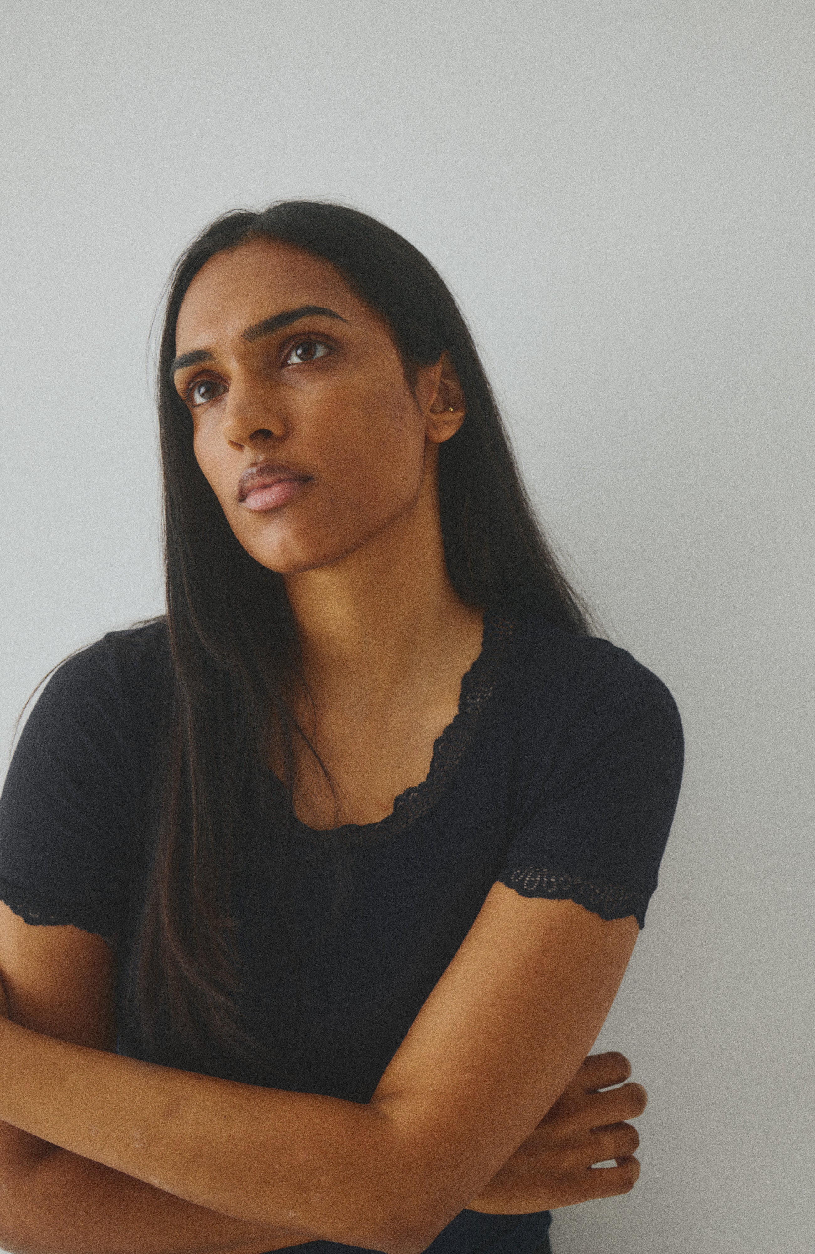 Emera-M_Black_Image_