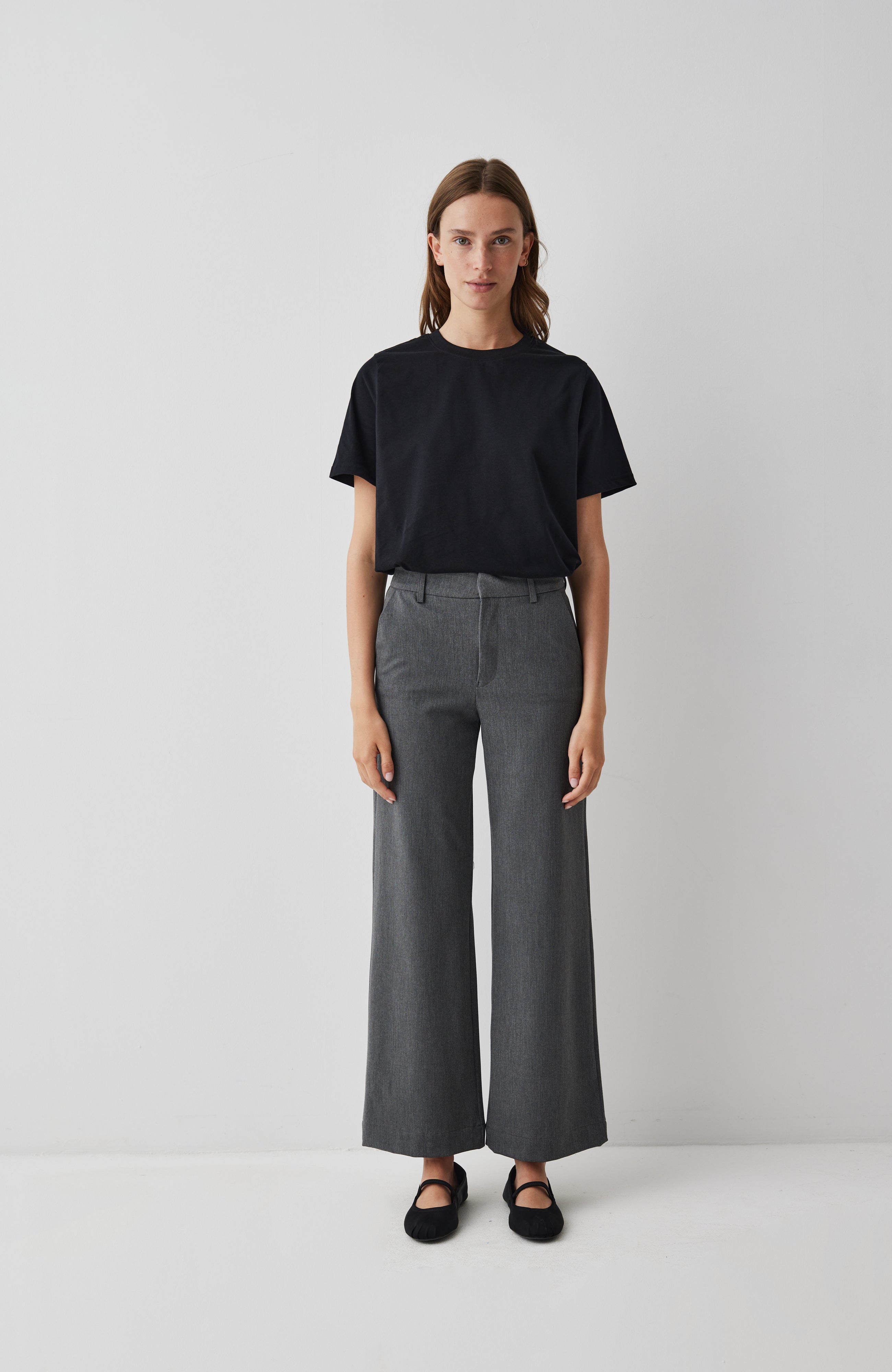 Lucy-M_Medium Melange_Model_