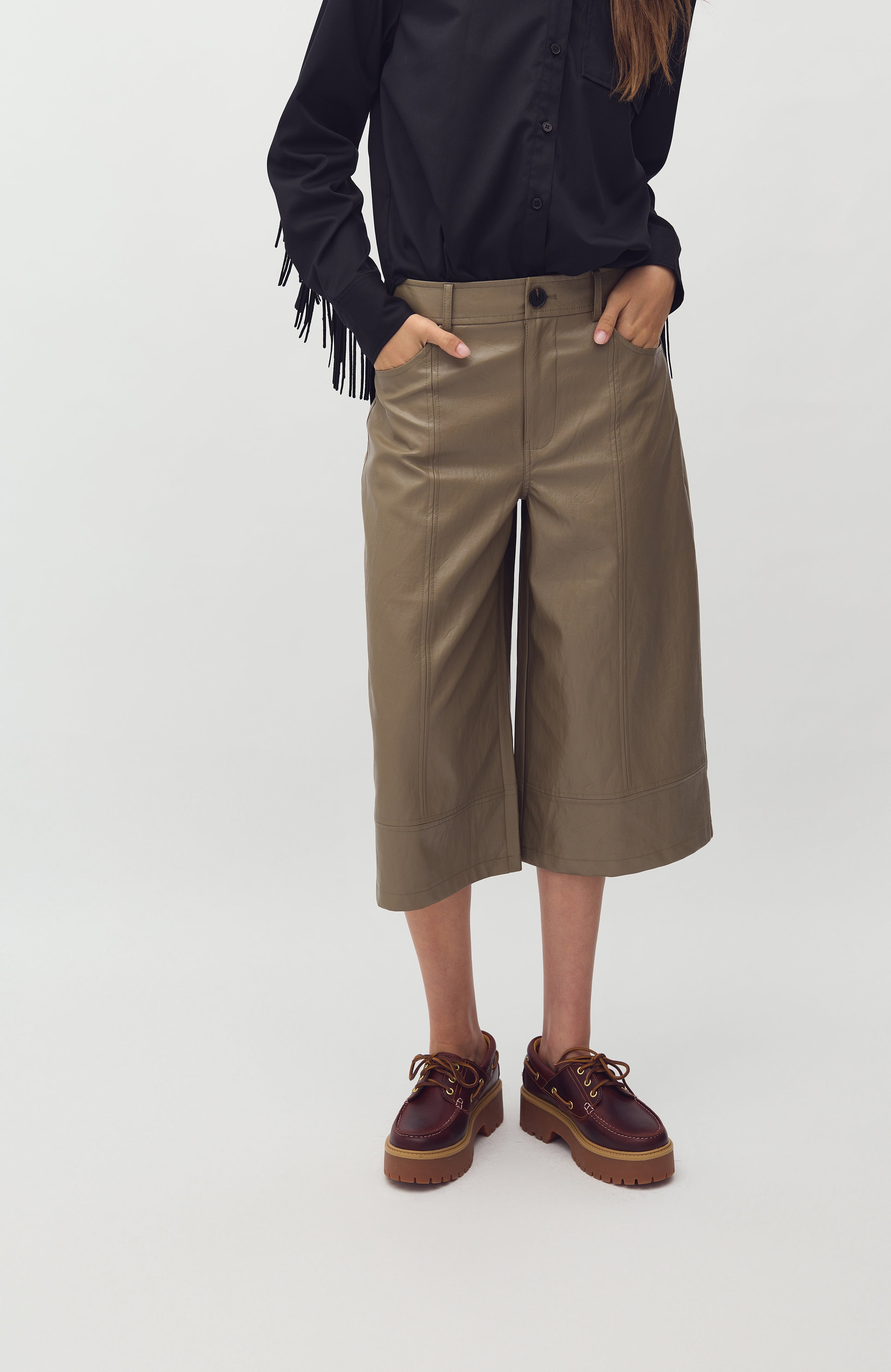 Lotti-M_Brindle Sand_Model_0