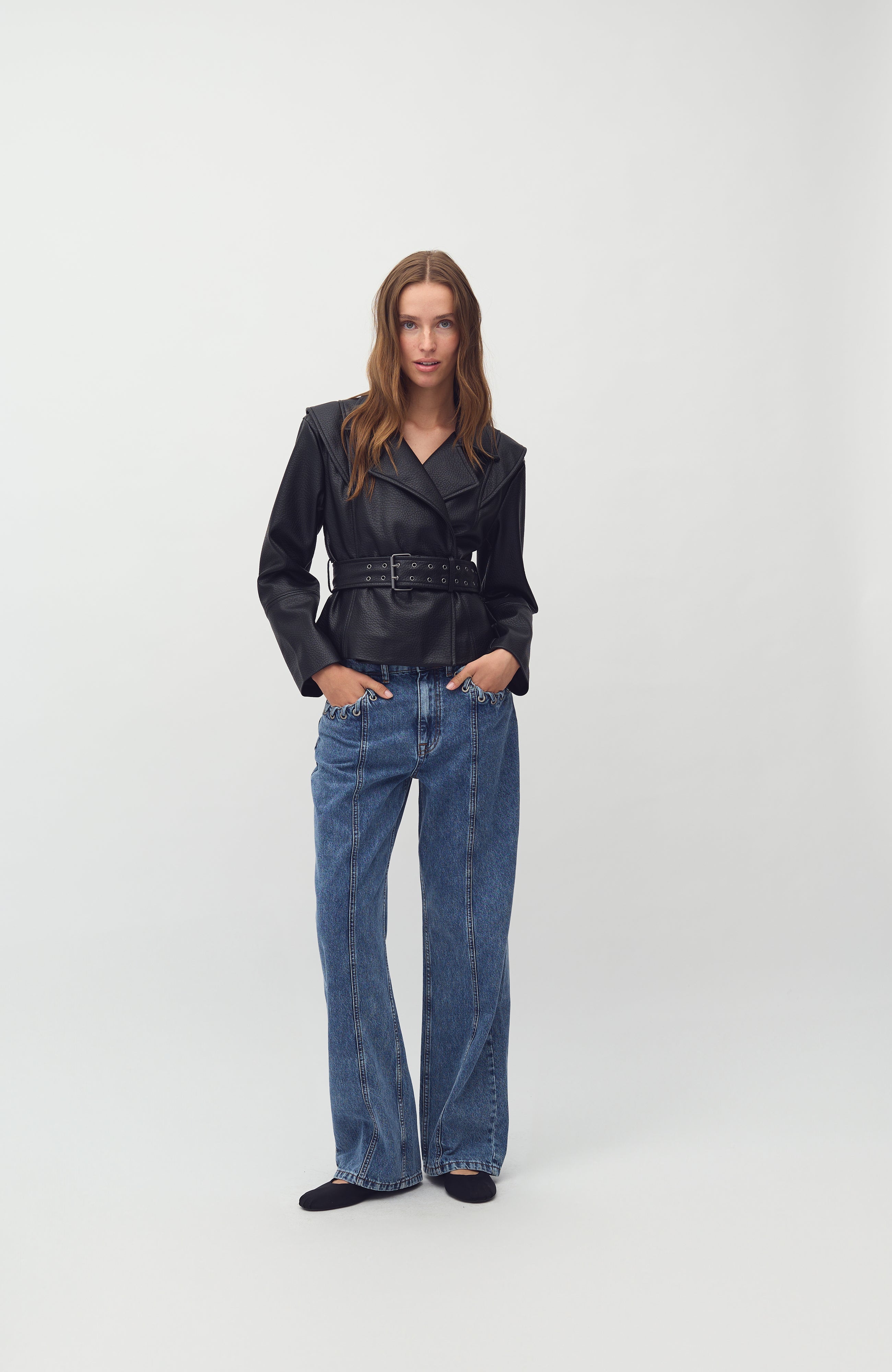 Salivia-M_Black_Model_