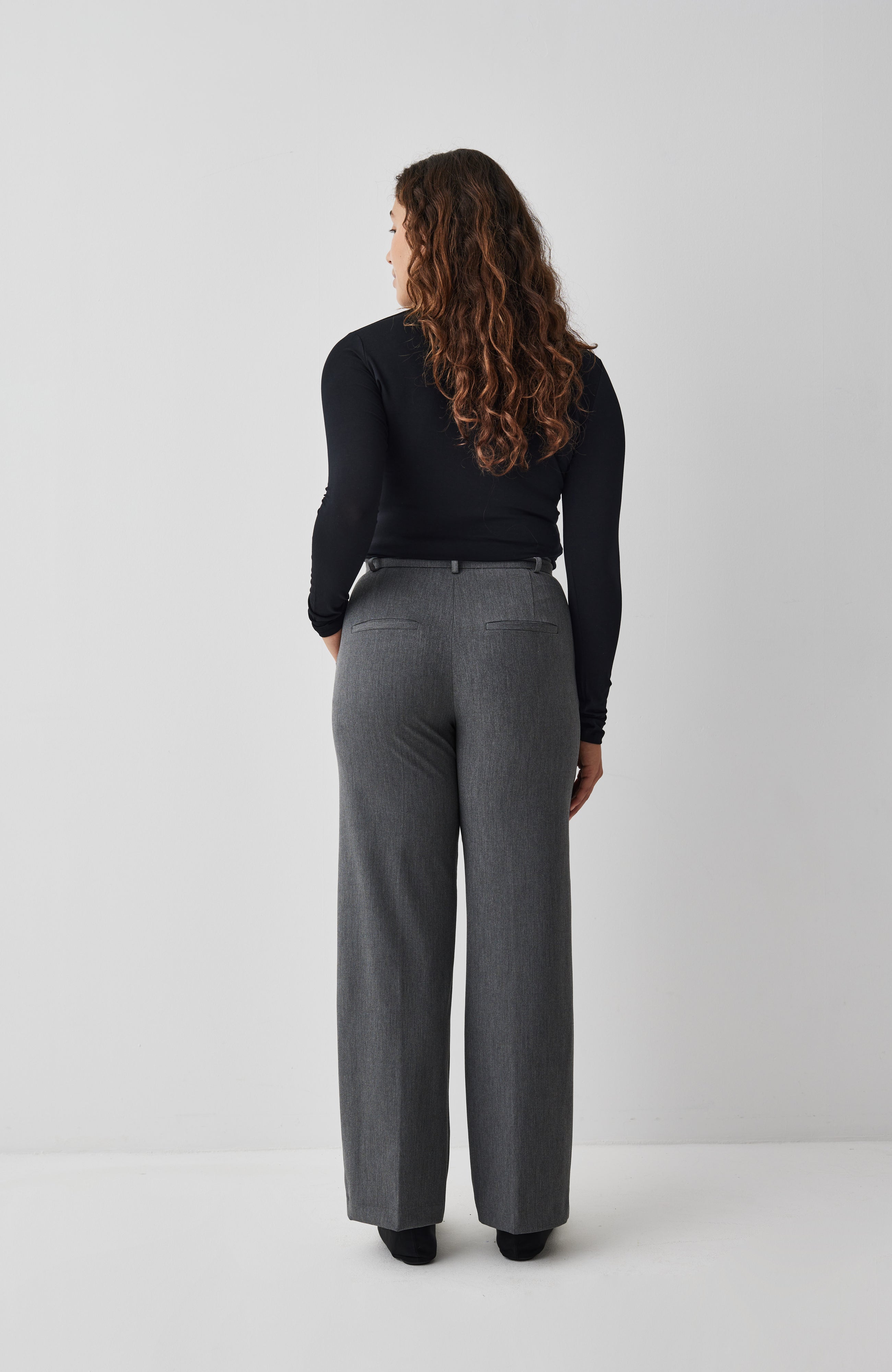 Lucy-M_Medium Melange_Model_