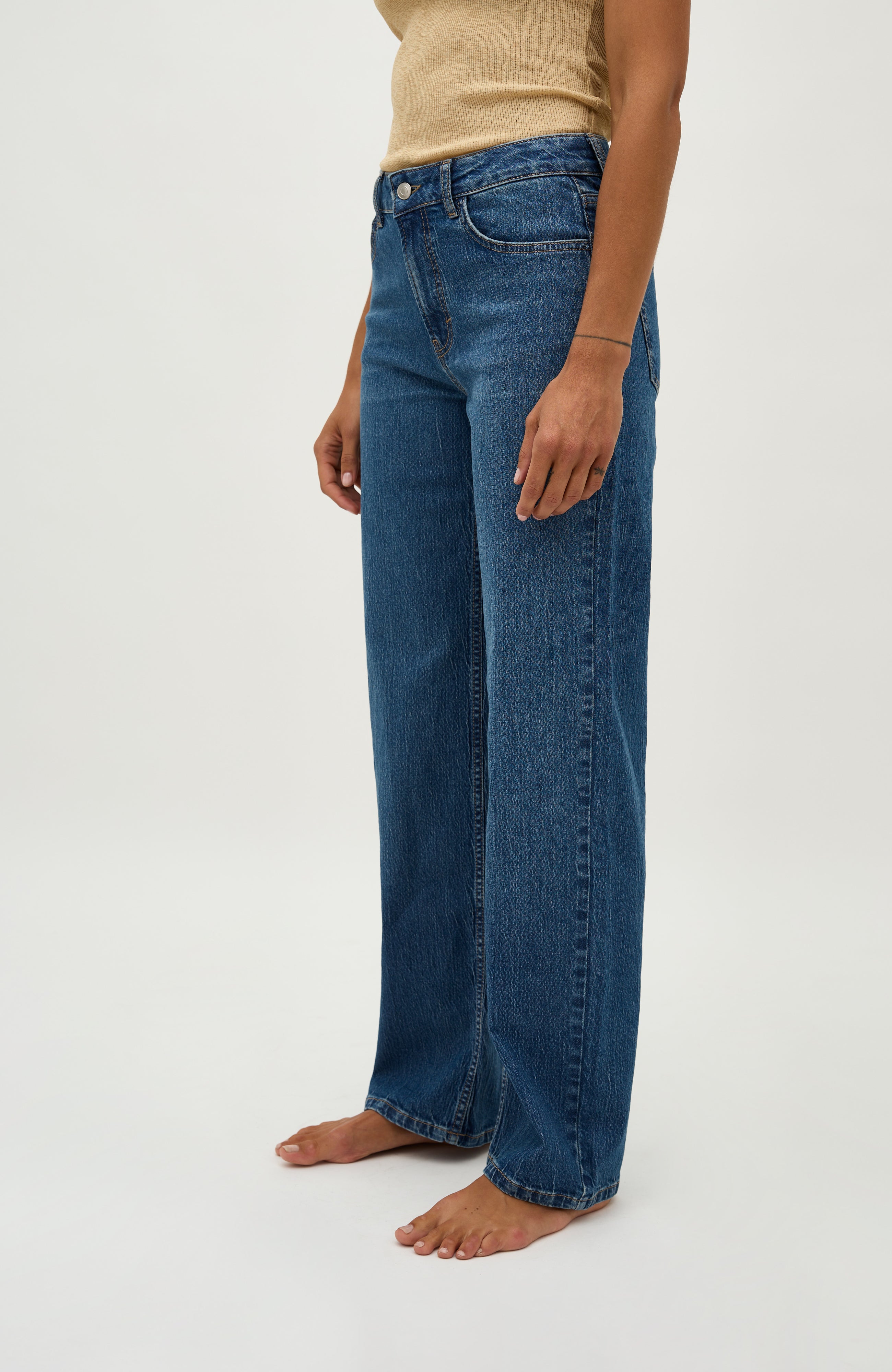 Tamilla-G_Vintage light blue_Model_0